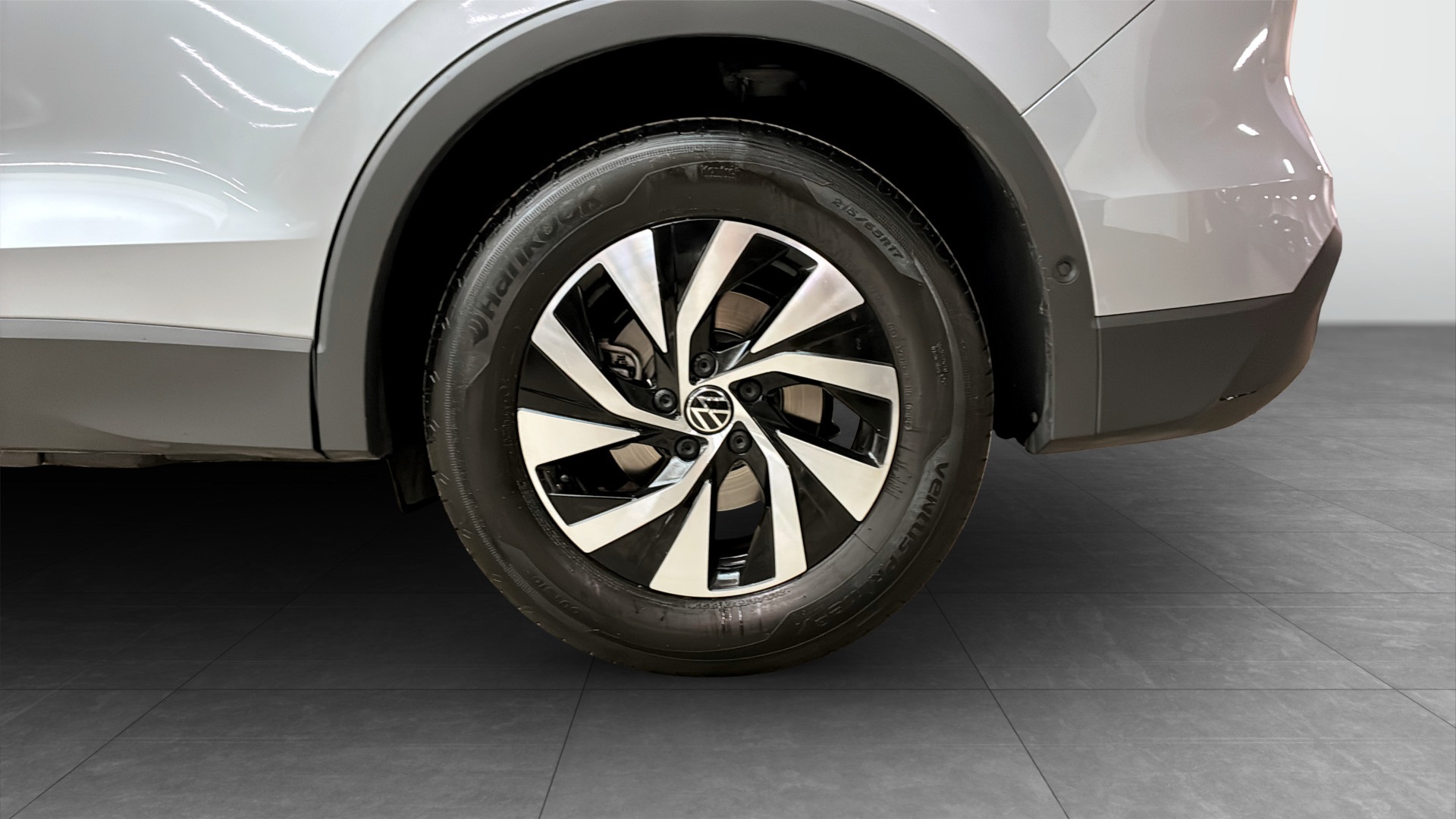 Volkswagen Tiguan DBW04N