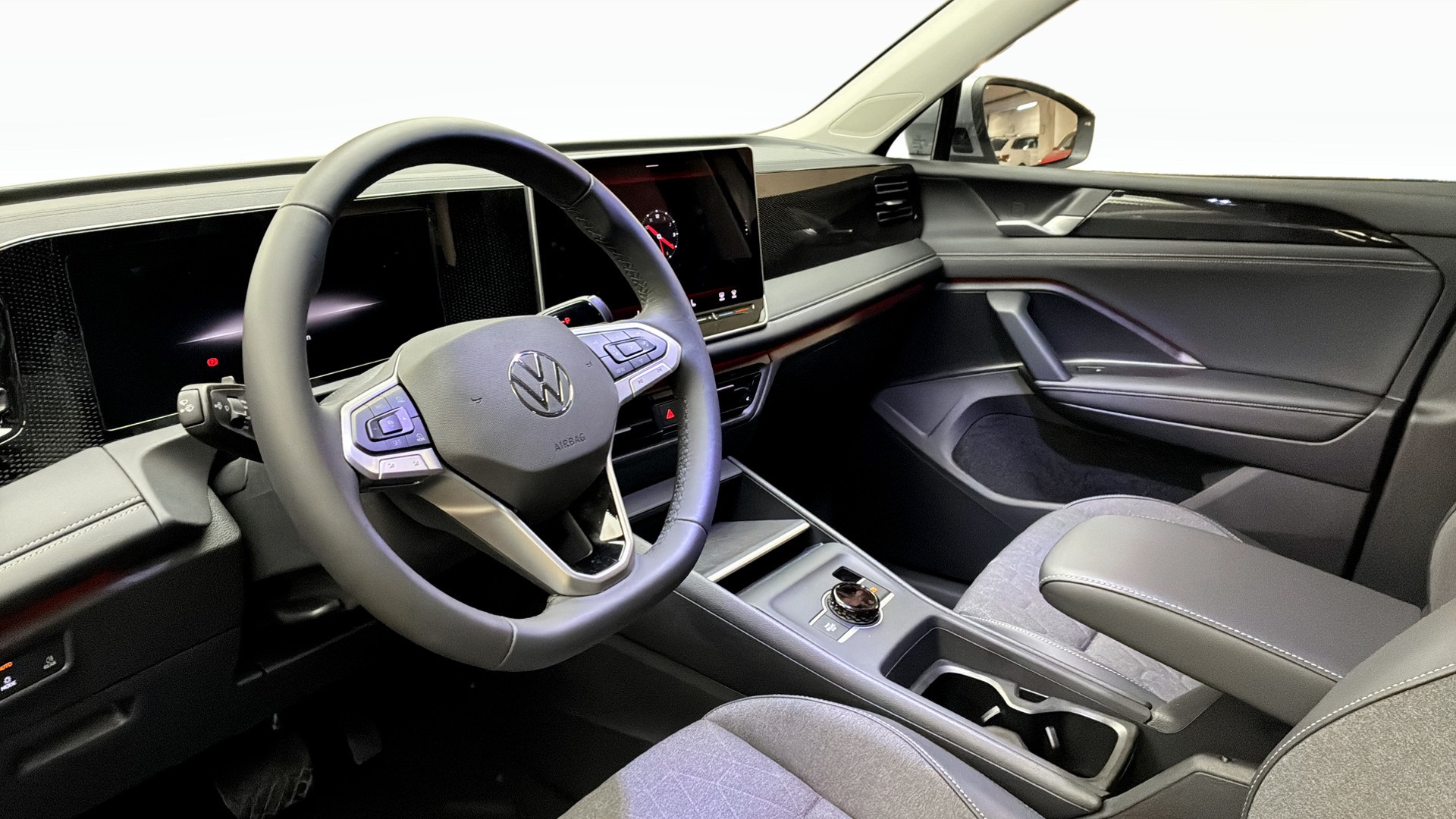 Volkswagen Tiguan DBW04N