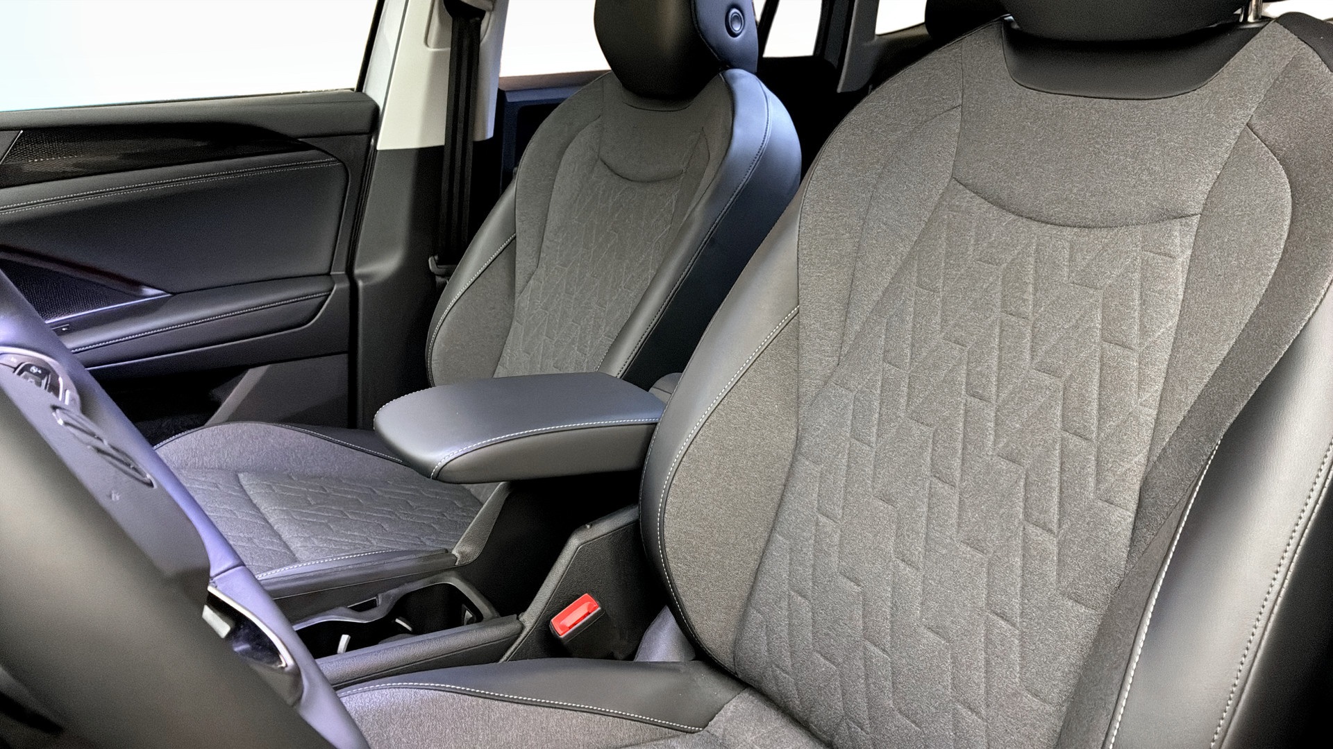 Volkswagen Tiguan DBW04N