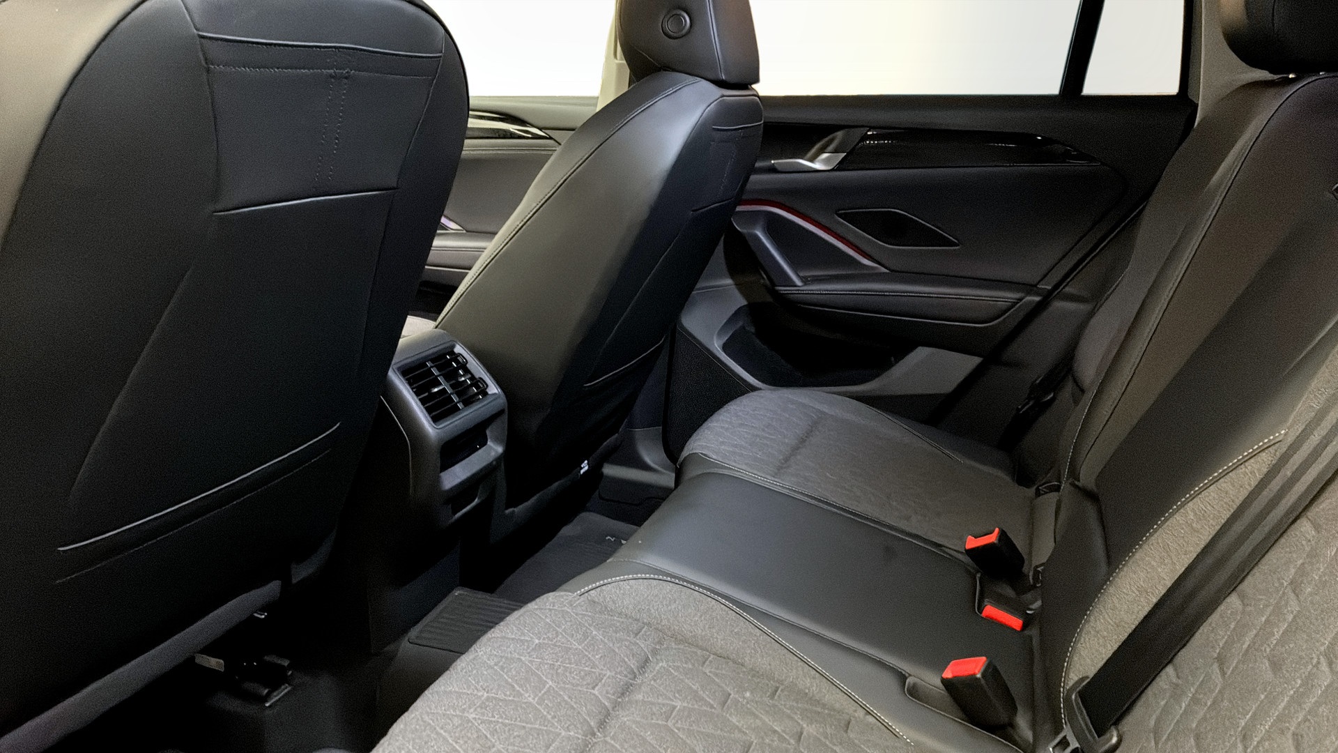 Volkswagen Tiguan DBW04N