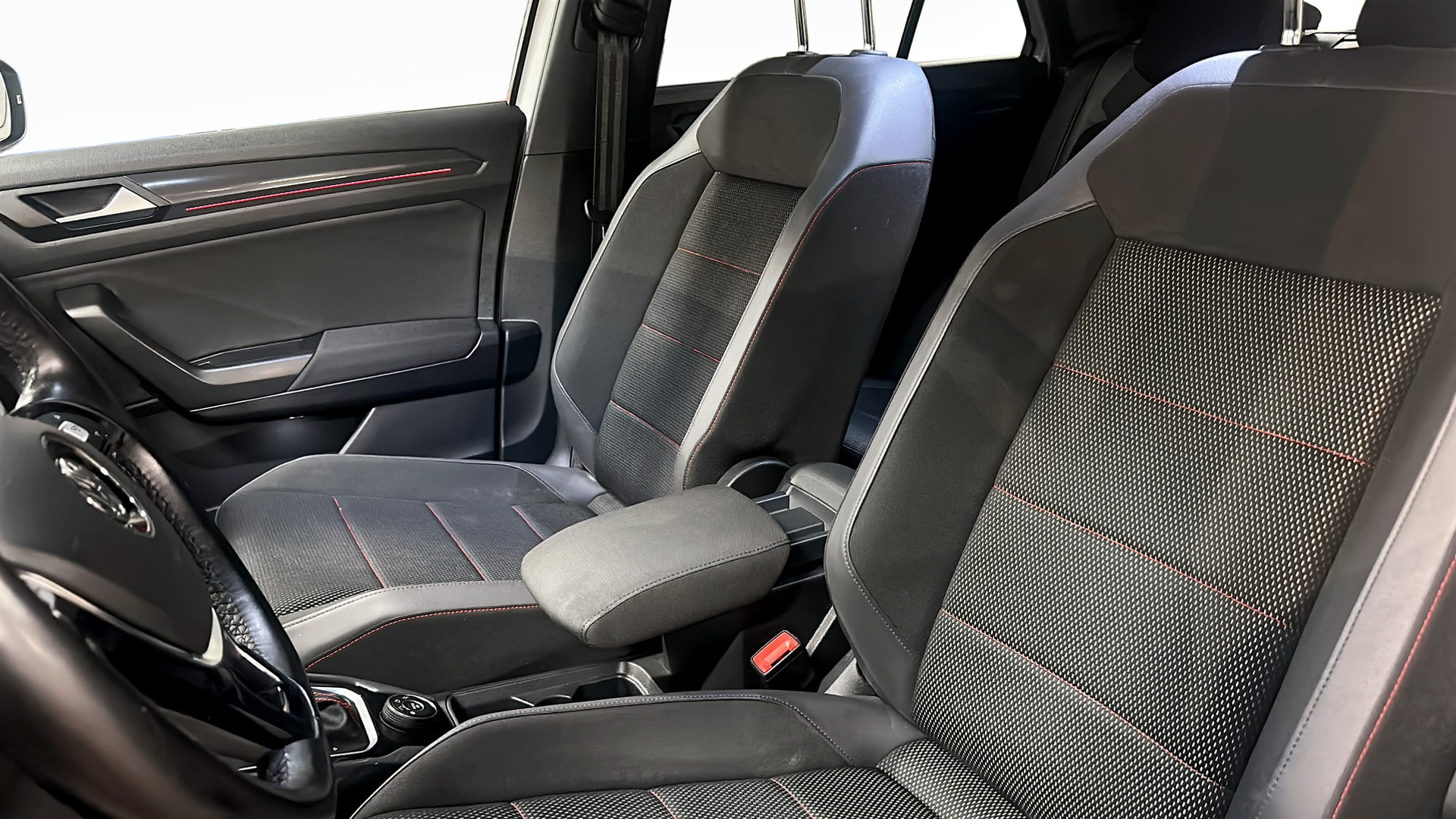 Volkswagen T-Roc DCC64H