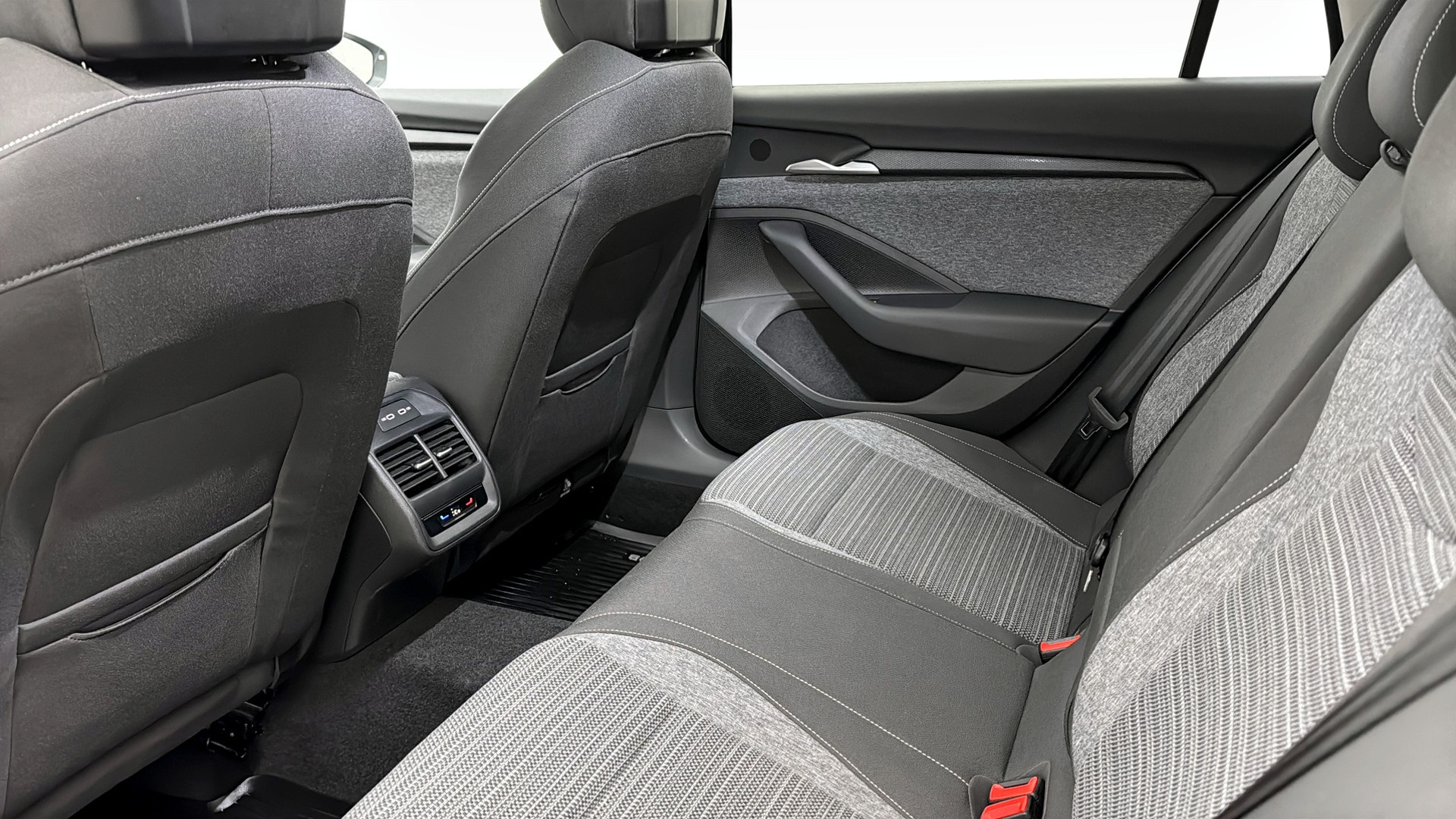 Skoda Superb DCH51H