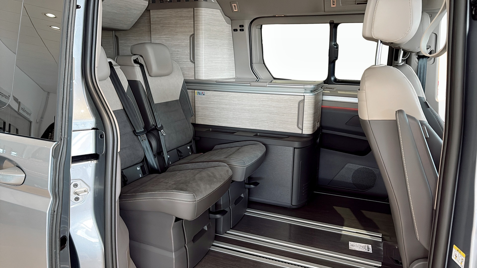 Volkswagen T7 California DCX97M