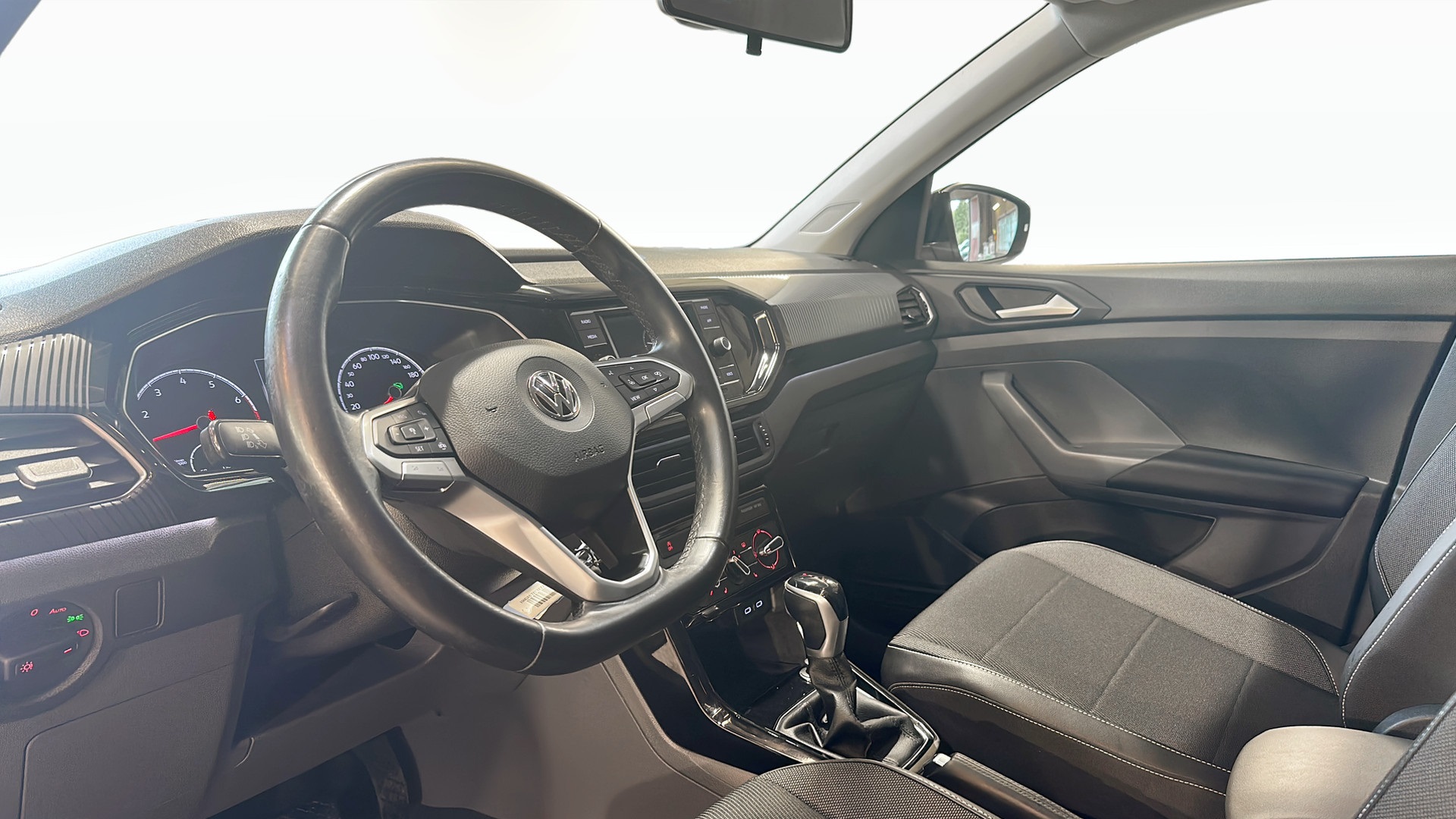 Volkswagen T-Cross DDG56K