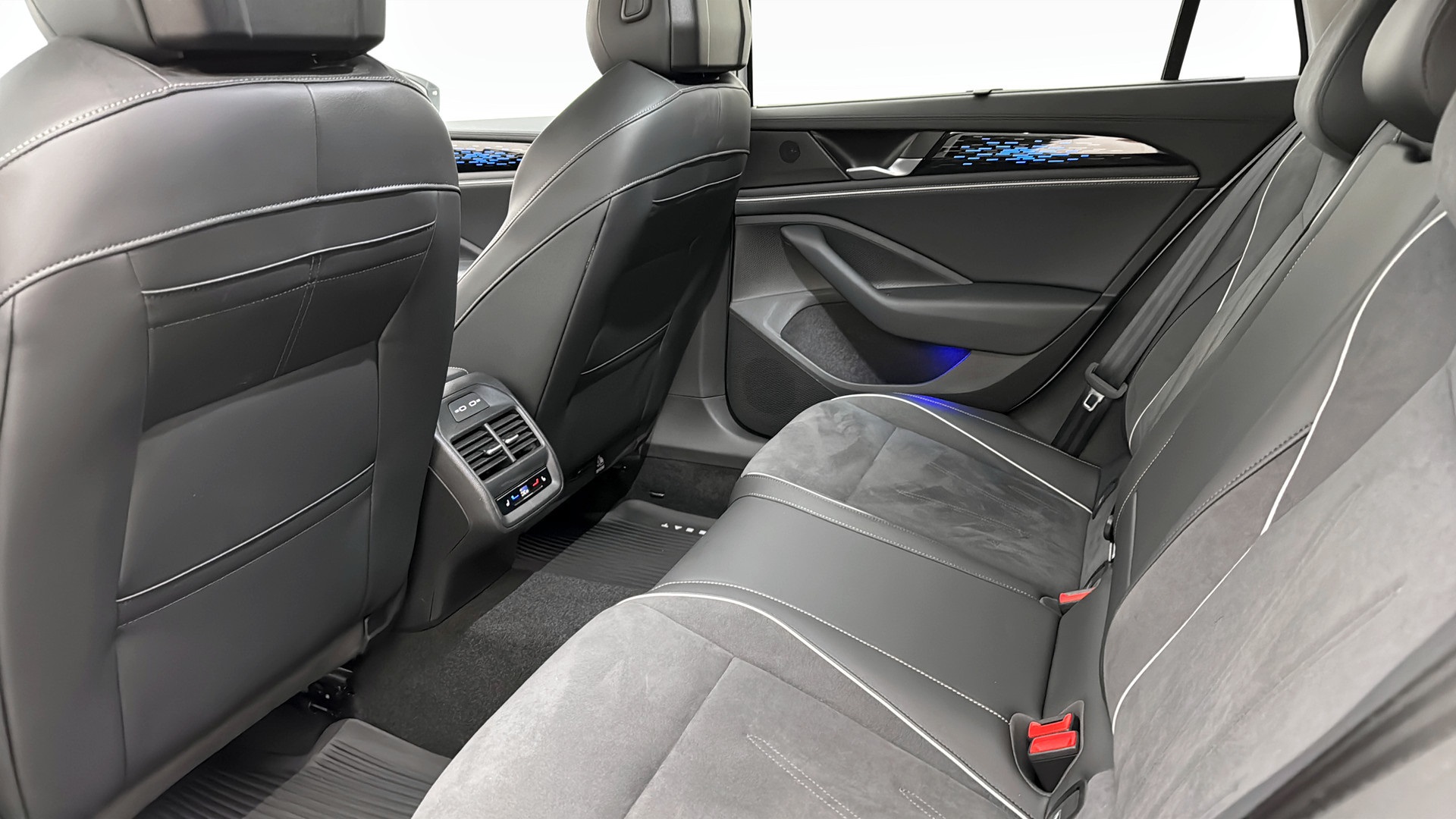 Volkswagen Passat DDG97S
