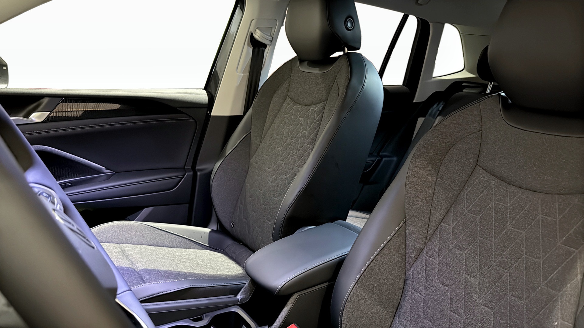 Volkswagen Tiguan DEJ14G