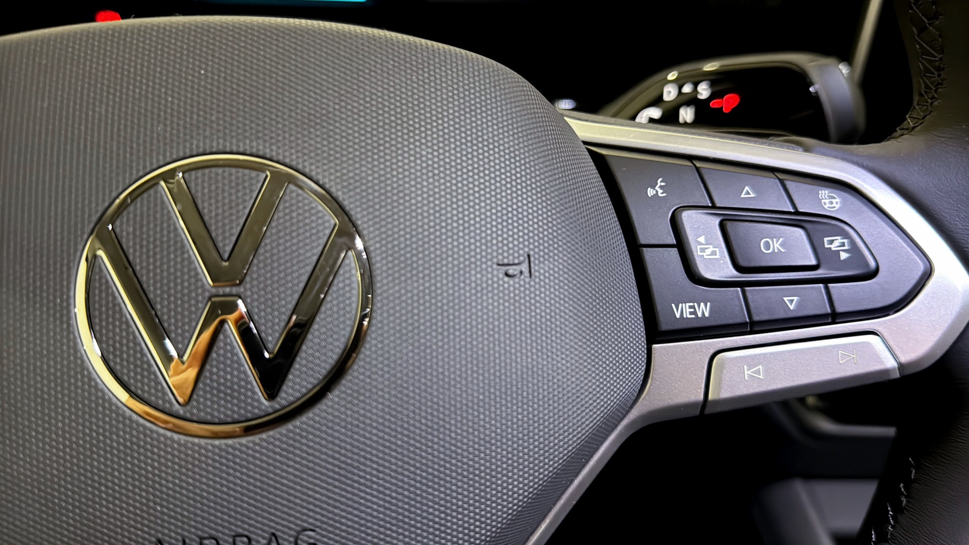 Volkswagen Tiguan DEJ14G