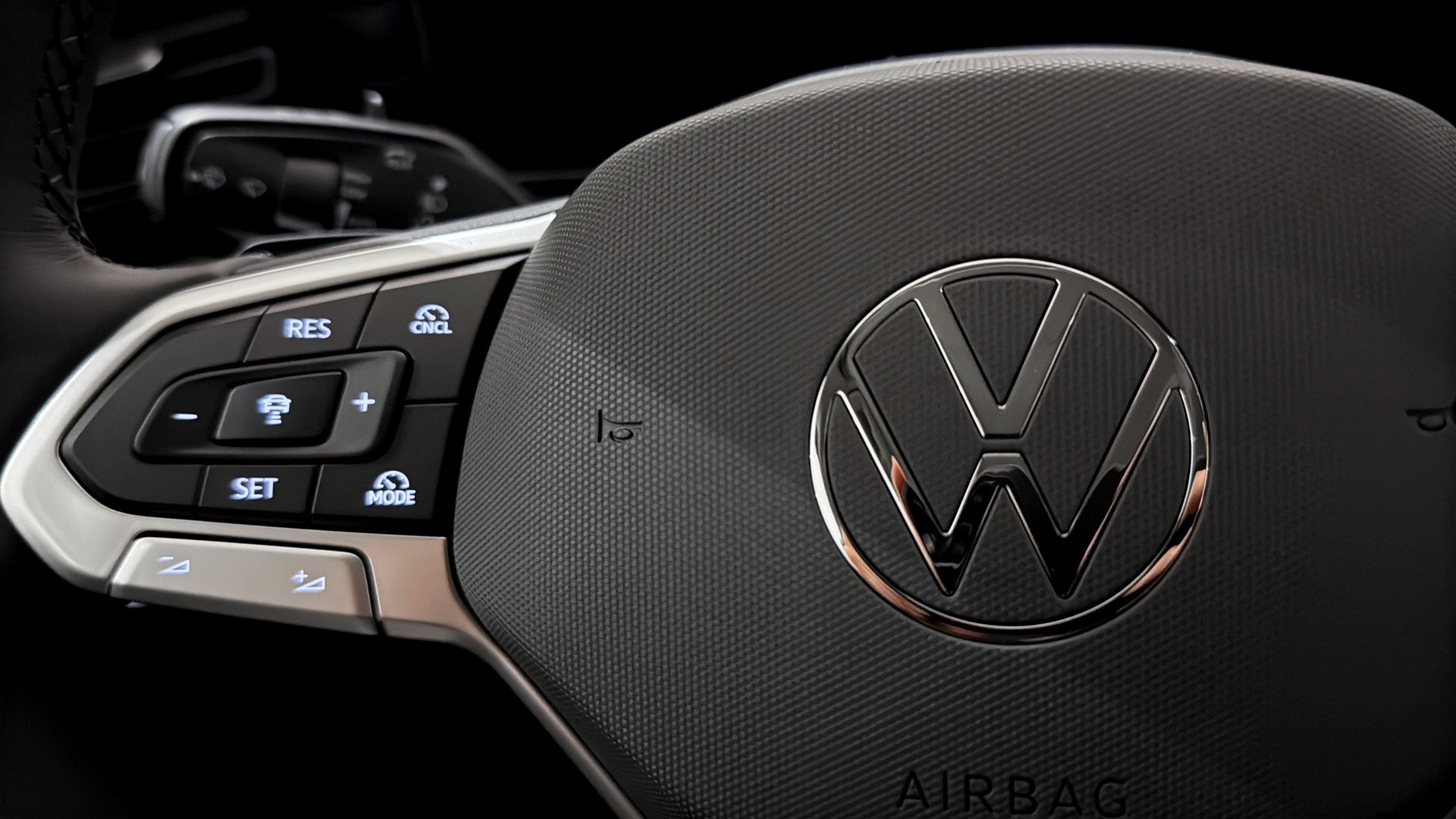 Volkswagen Tiguan DEJ14G