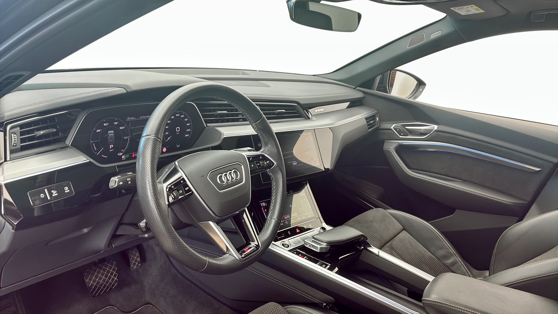 Audi e-tron DEZ96N