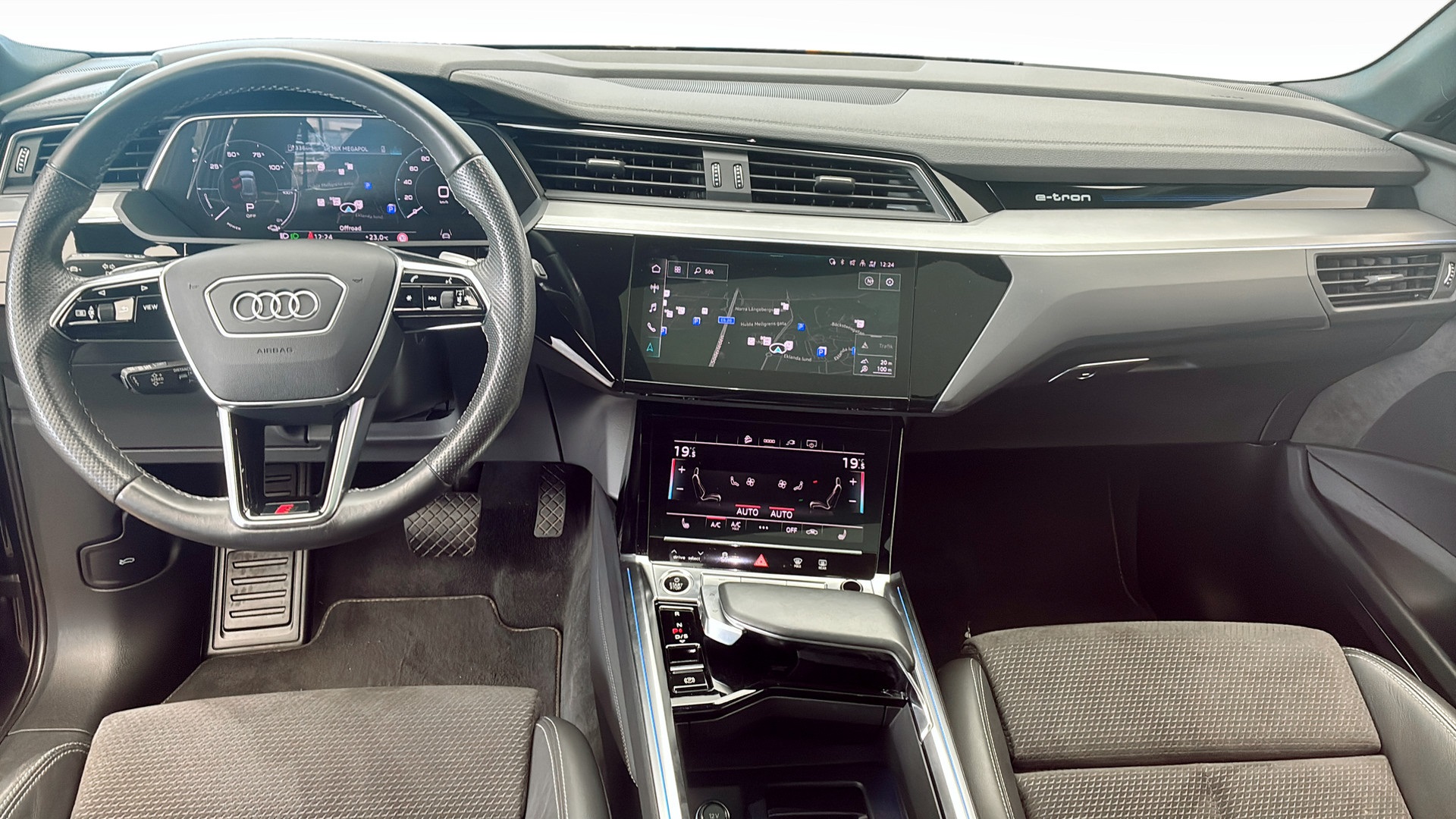 Audi e-tron DEZ96N