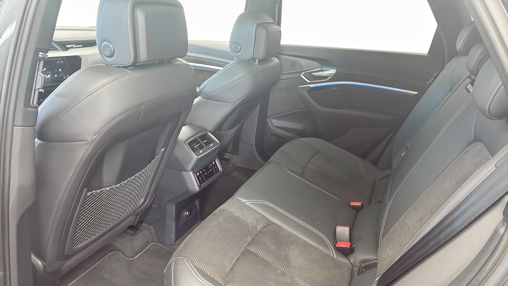 Audi e-tron DEZ96N