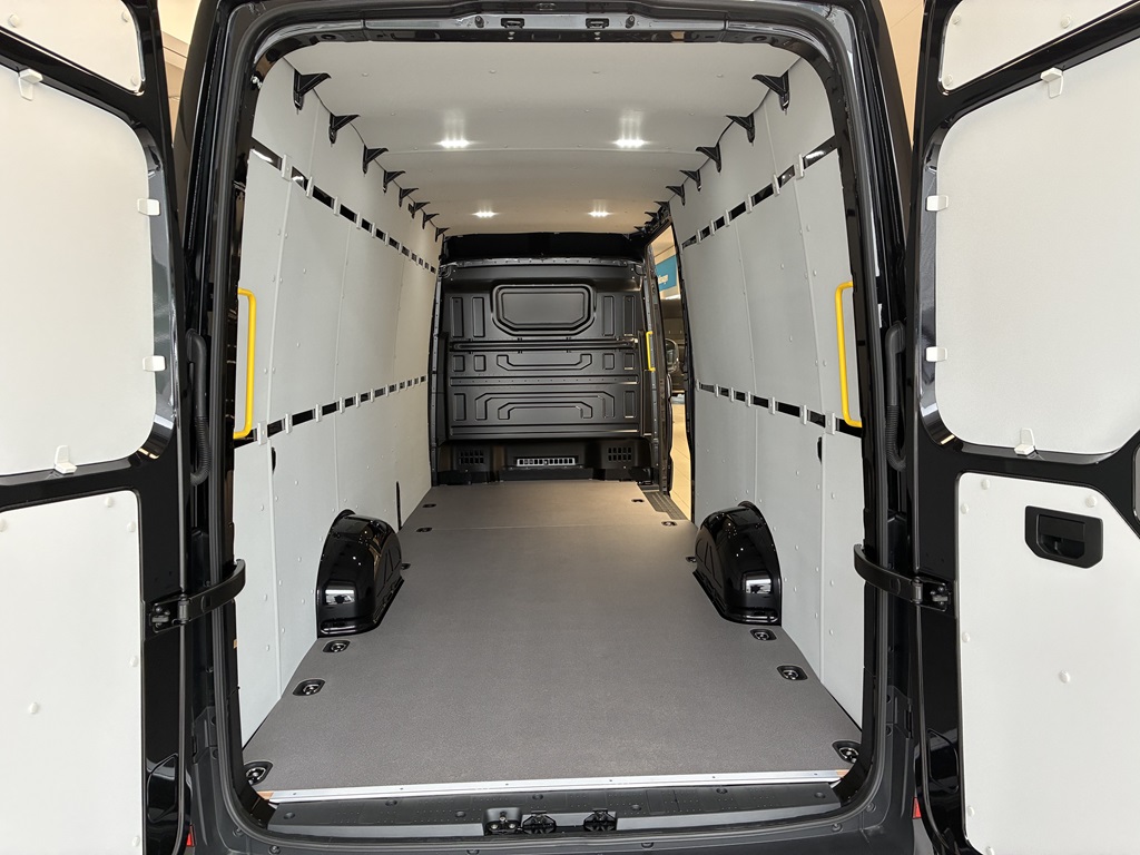 Volkswagen Crafter Skåp kort hjulbas DFN14B