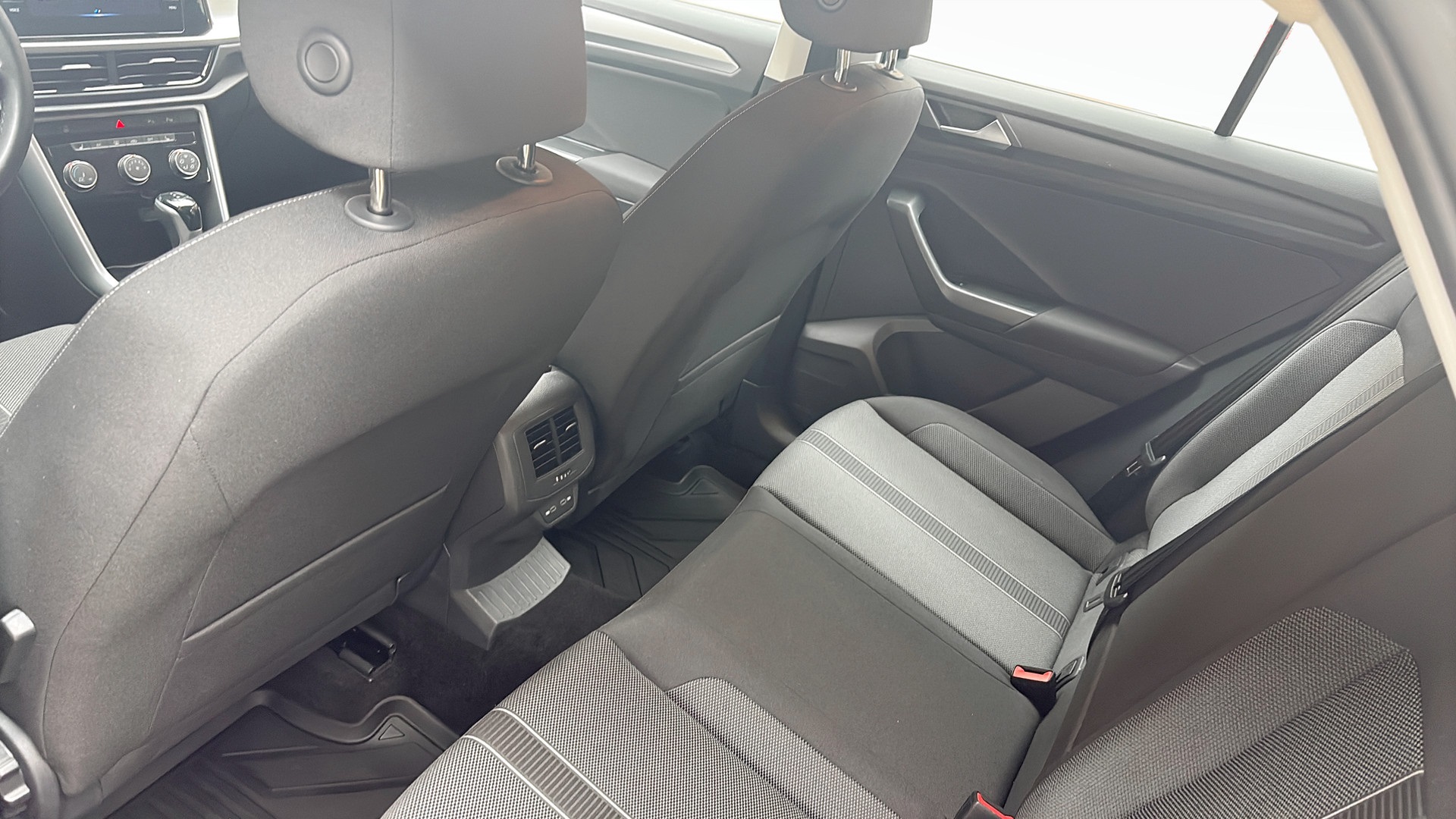 Volkswagen T-Roc DGC515