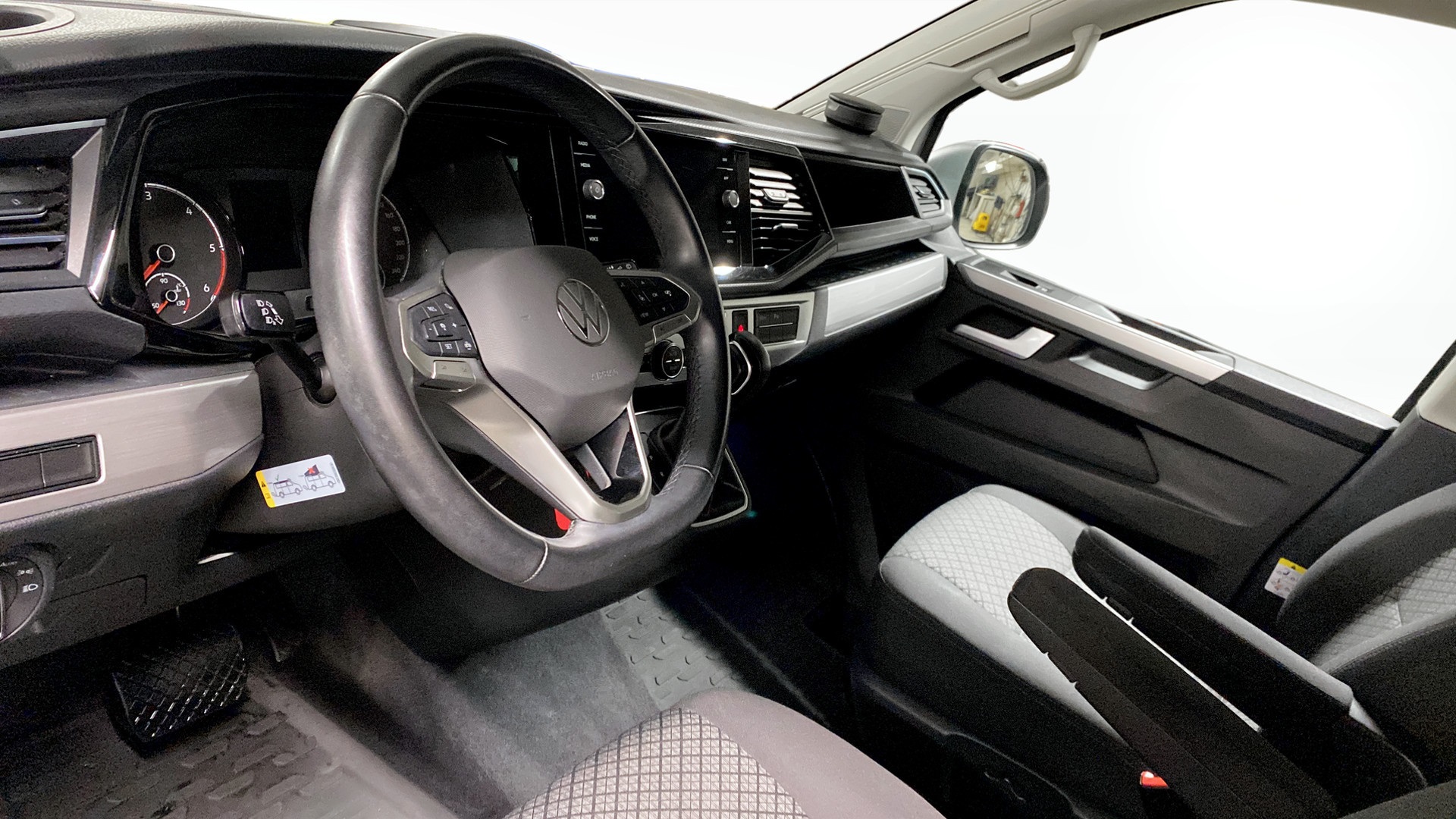 Volkswagen T6.1 California DGD33K