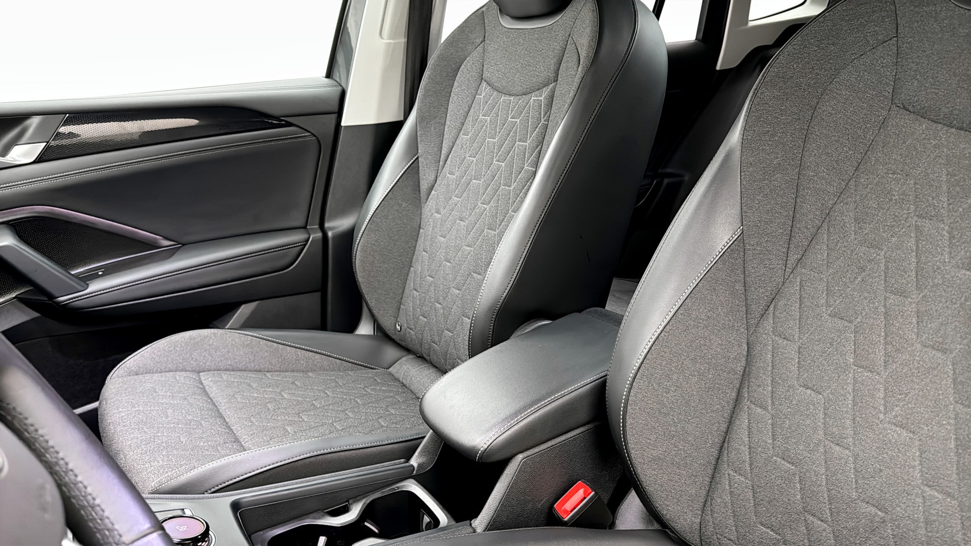Volkswagen Tiguan DGH16F