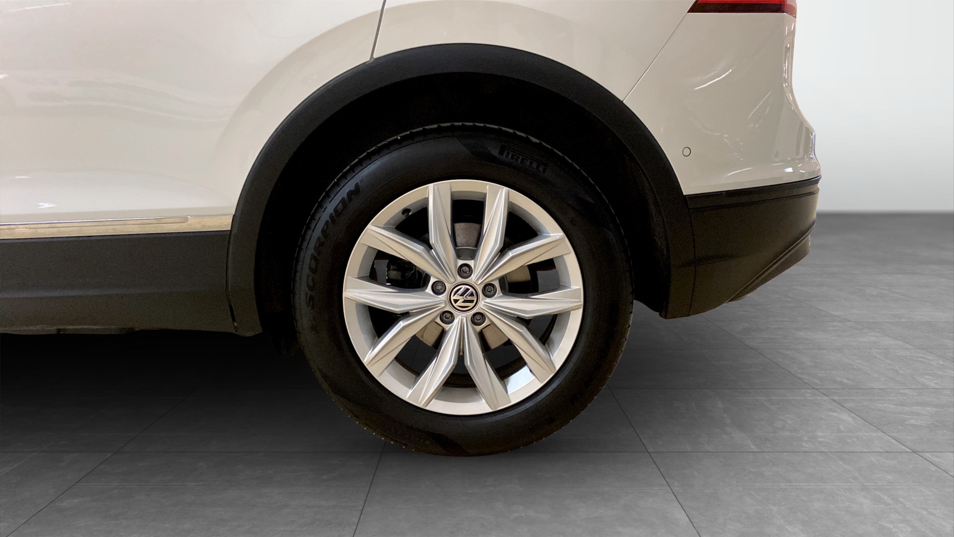 Volkswagen Tiguan DHE64Y
