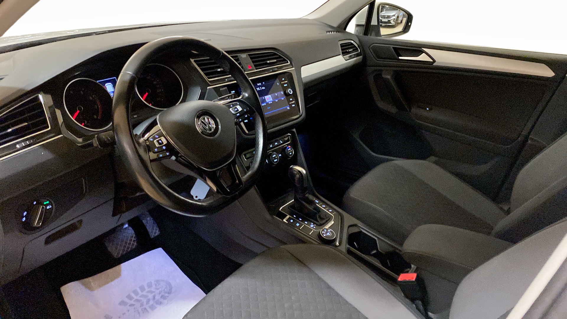 Volkswagen Tiguan DHE64Y