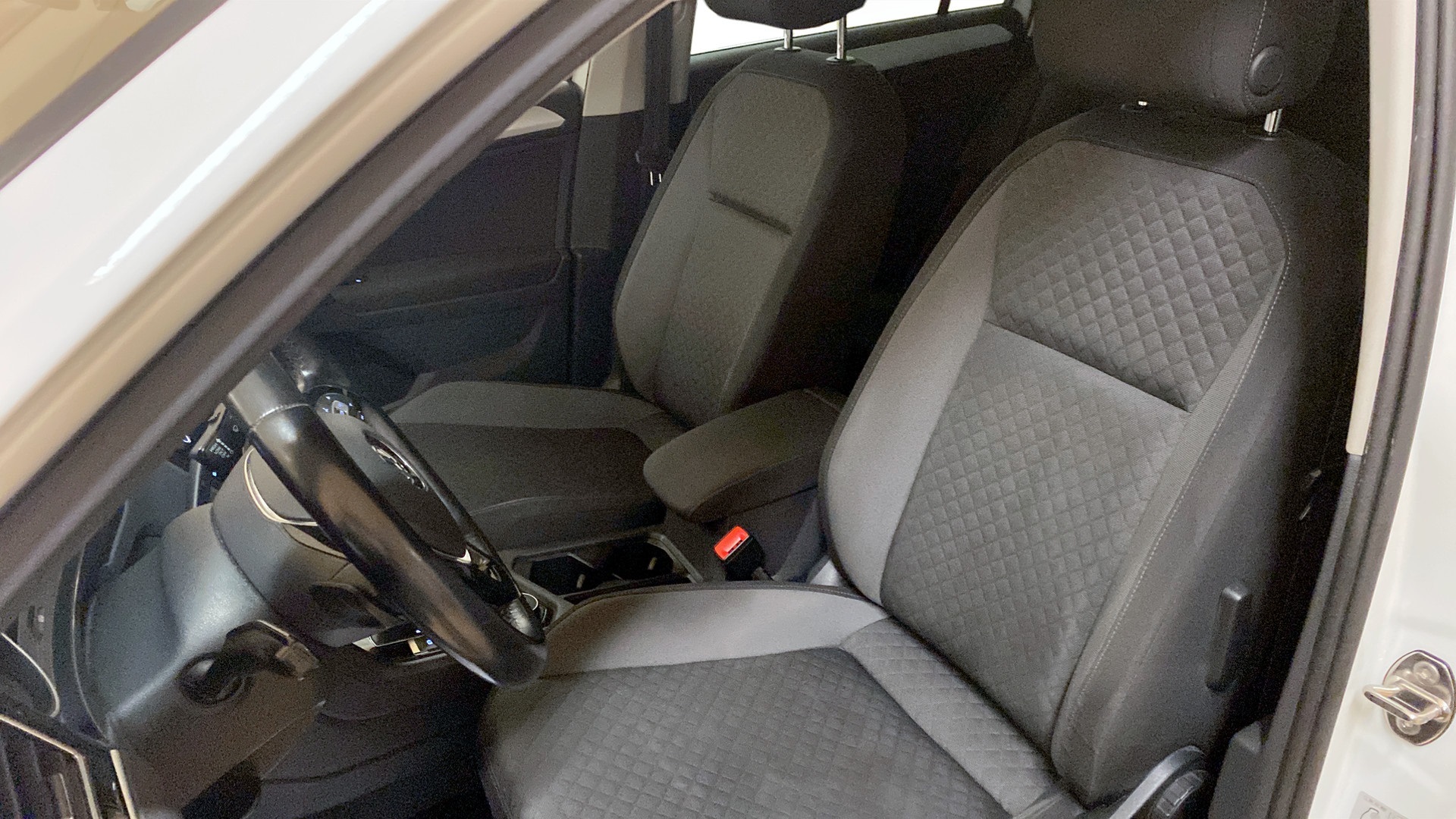 Volkswagen Tiguan DHE64Y