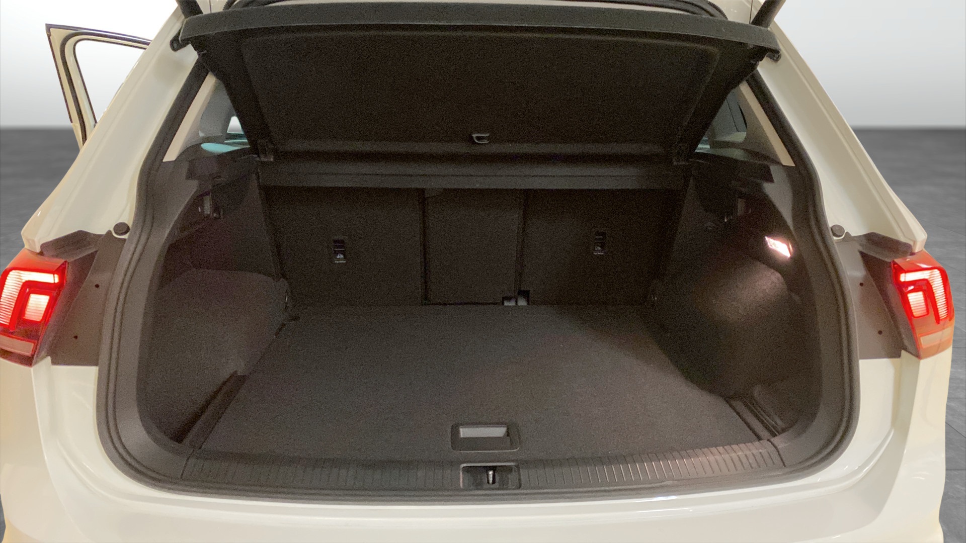 Volkswagen Tiguan DHE64Y