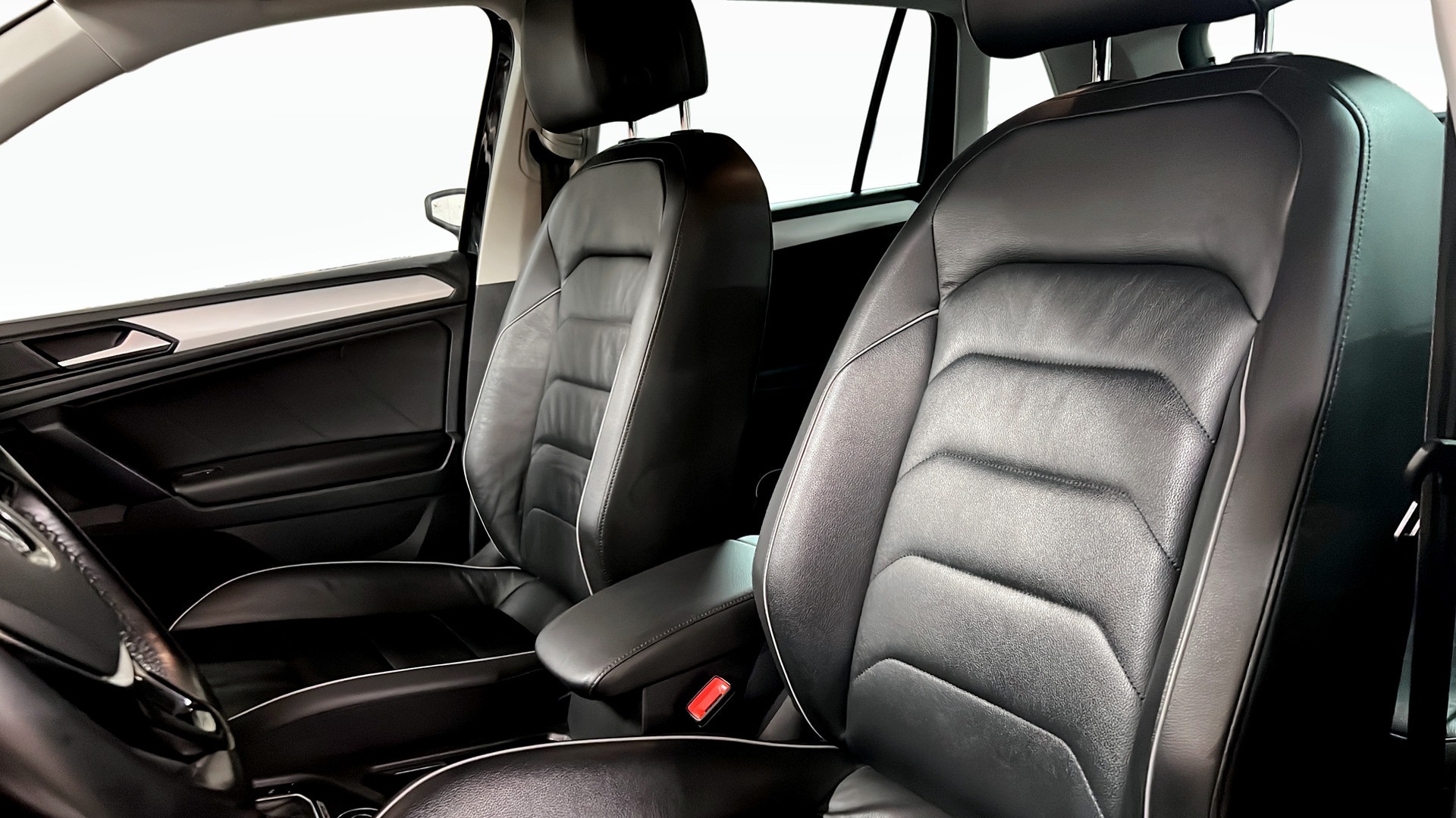 Volkswagen Tiguan DHH64Y