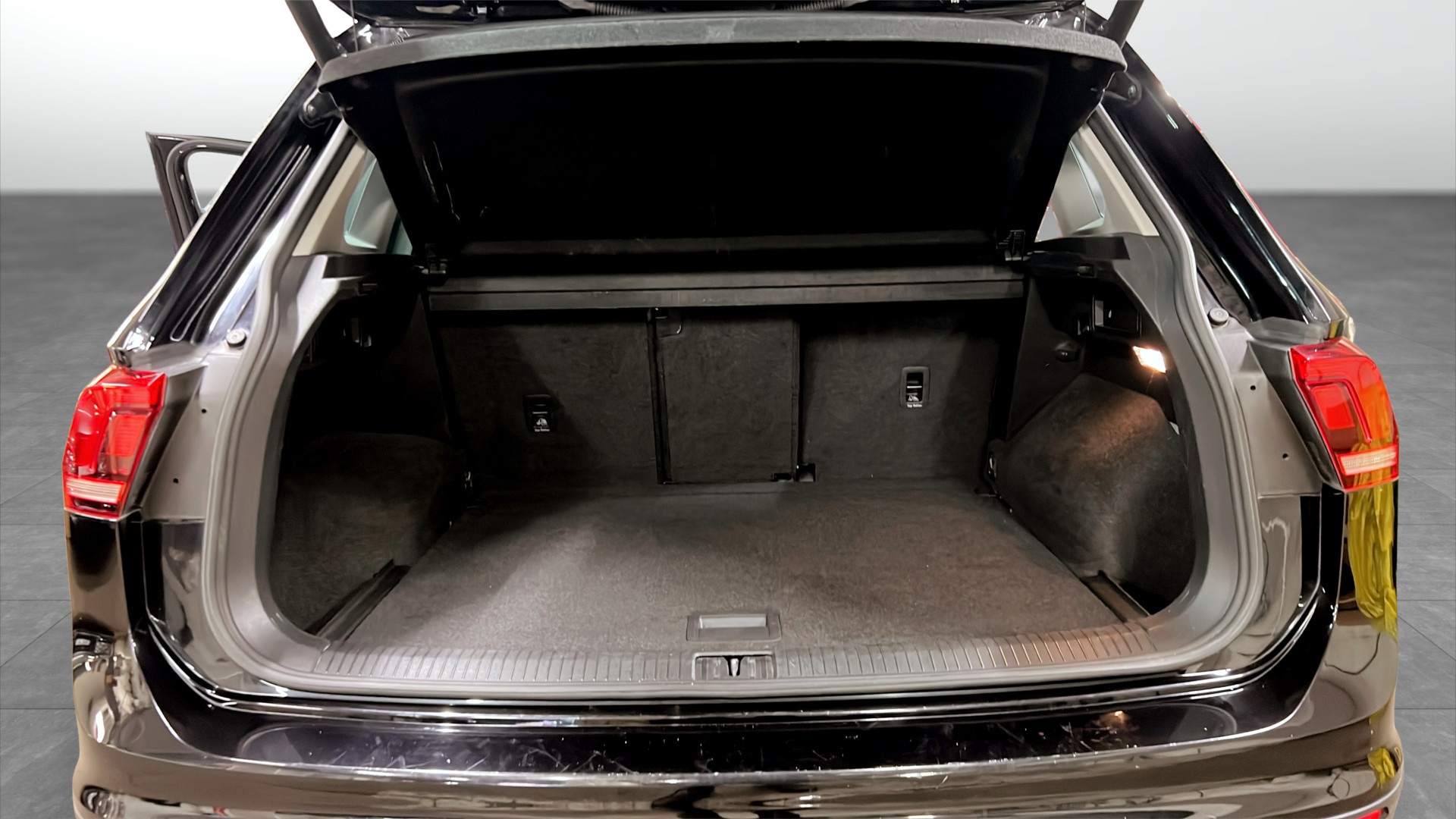 Volkswagen Tiguan DHH64Y