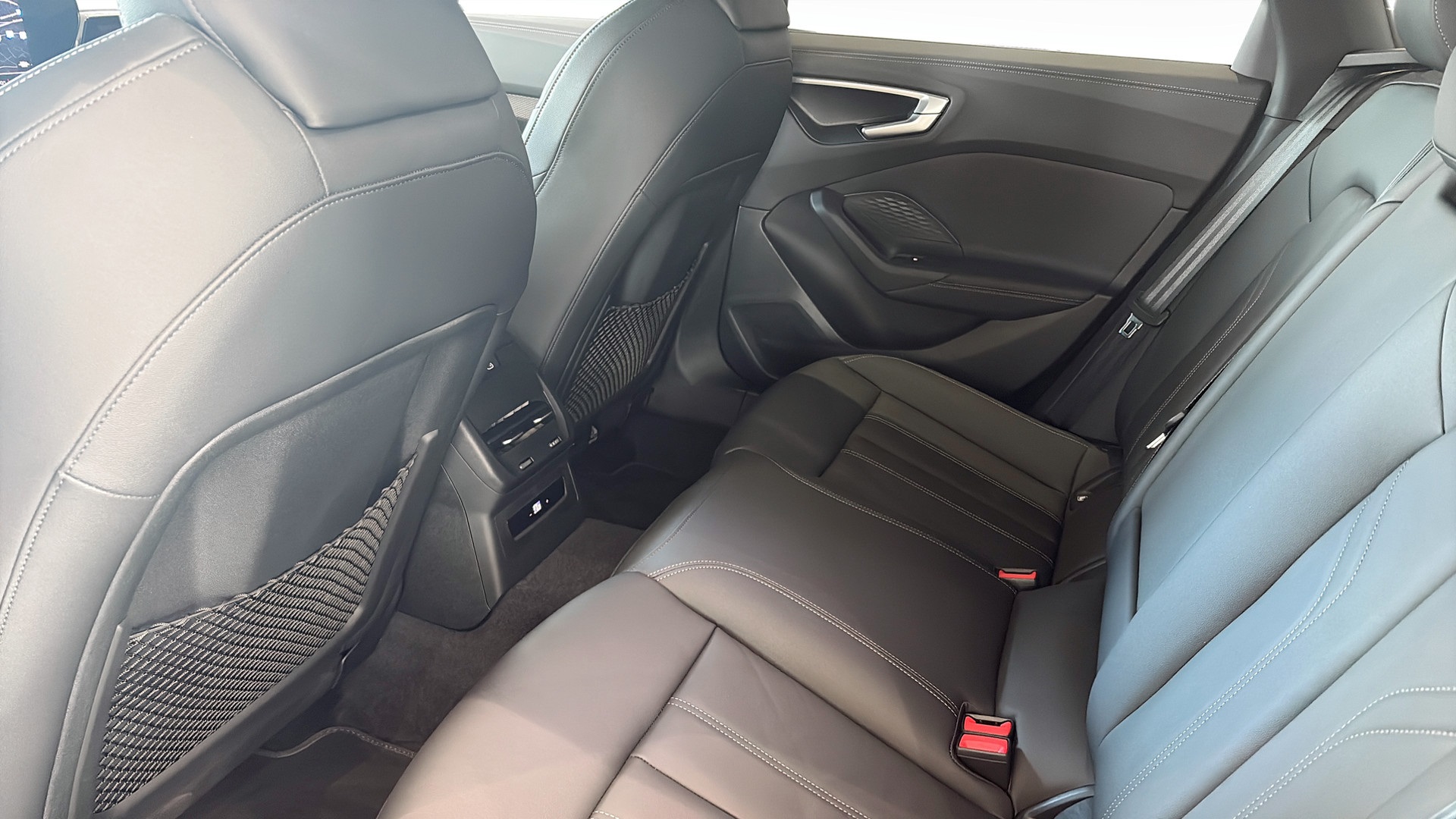Audi A5 Avant DJB09Y