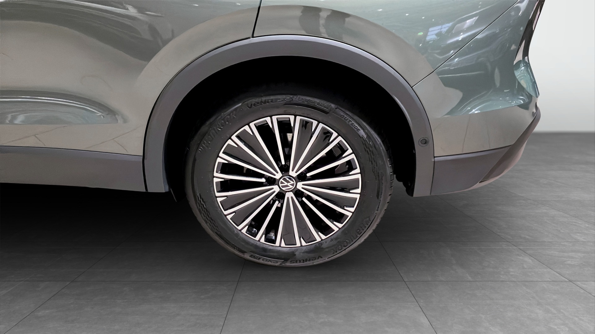 Volkswagen Tiguan DJB11L