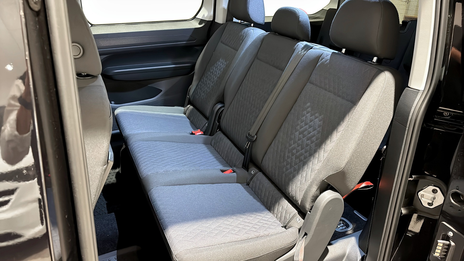 Volkswagen Caddy DJB42F