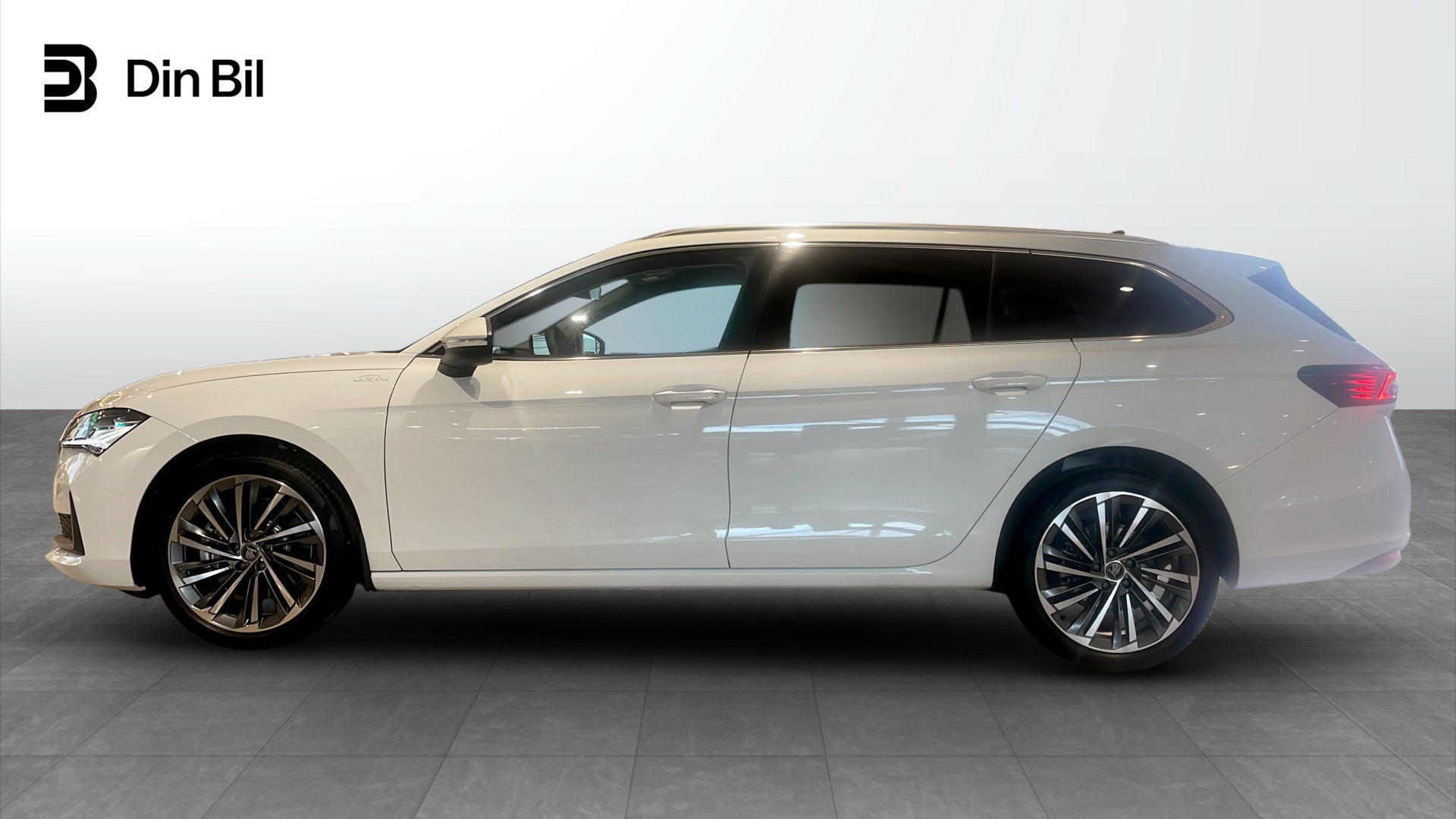 Skoda Superb Combi DJB49N