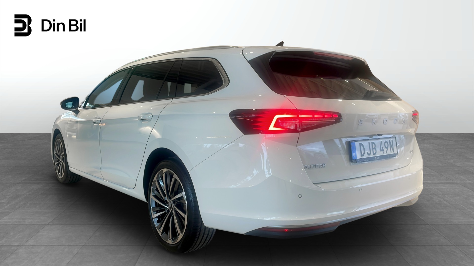 Skoda Superb Combi DJB49N