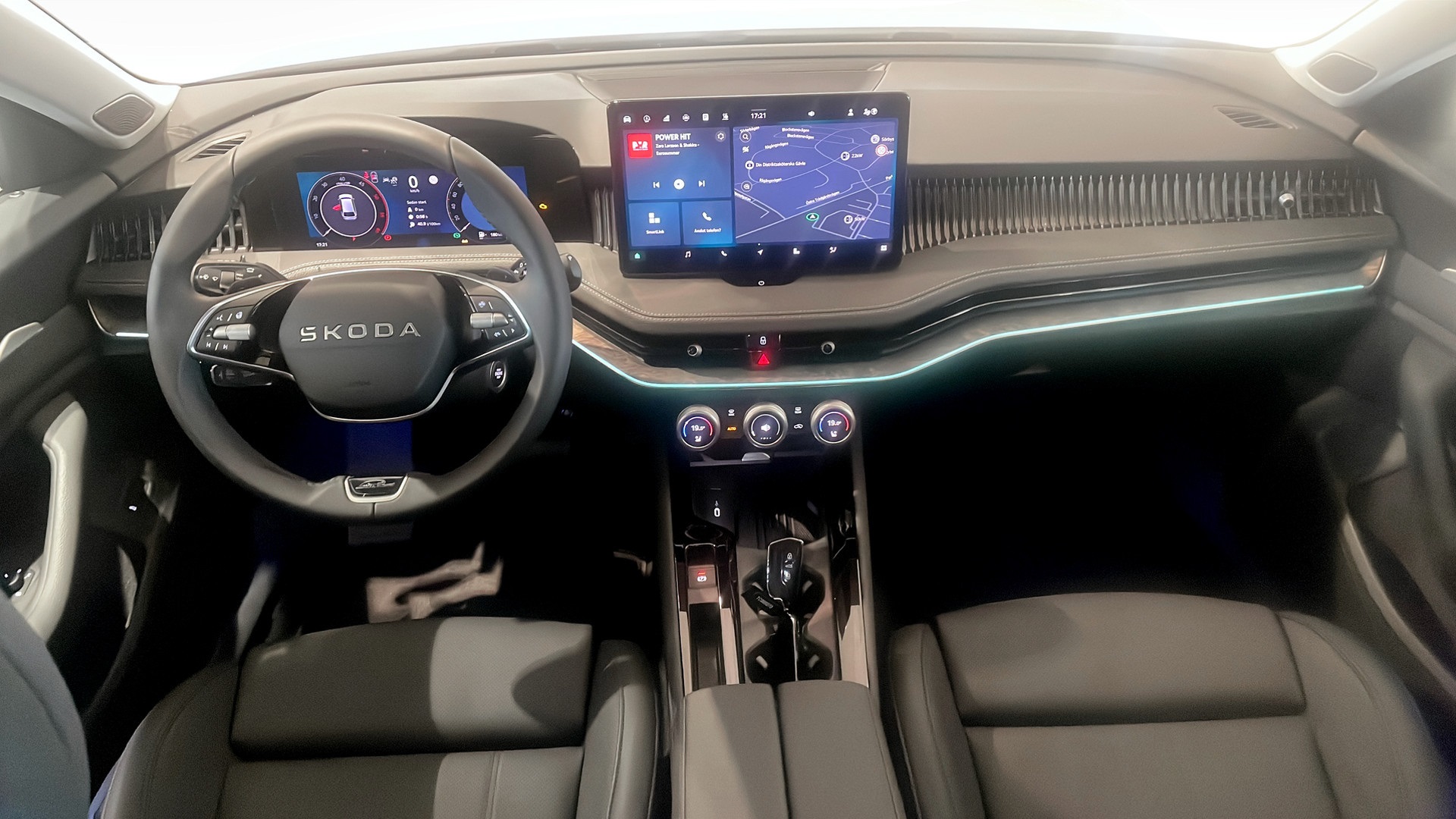 Skoda Superb Combi DJB49N