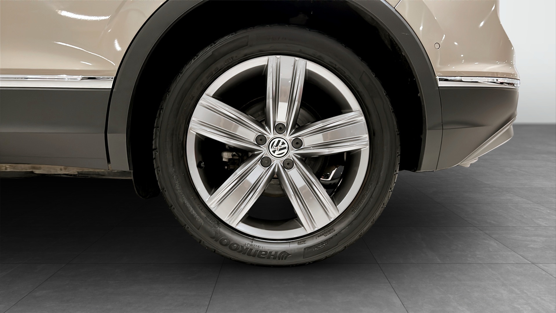 Volkswagen Tiguan DJD25E
