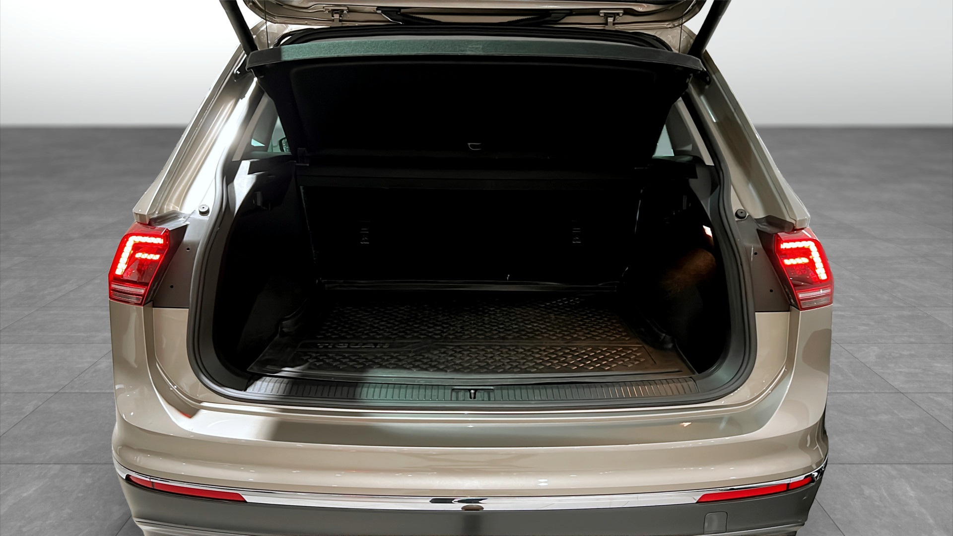 Volkswagen Tiguan DJD25E