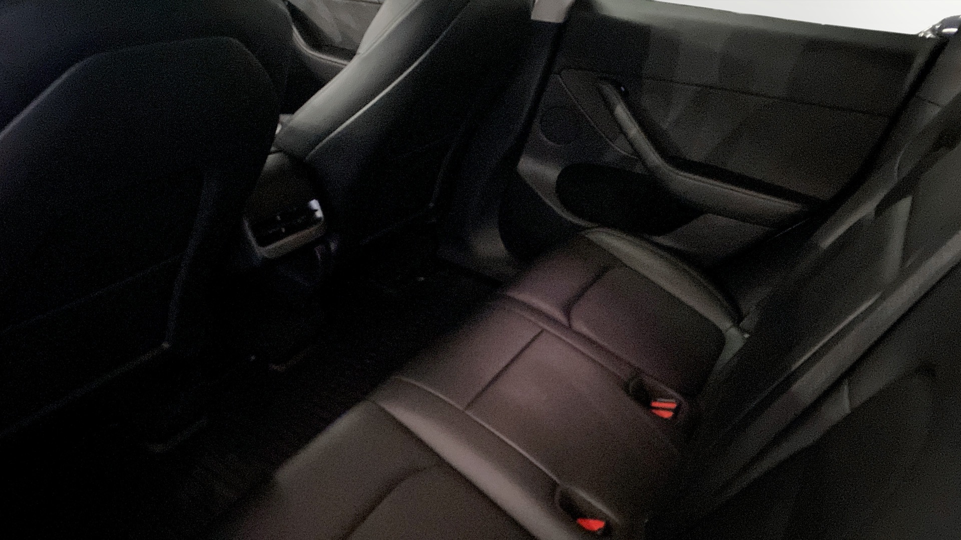 Tesla Model Y DJD86F