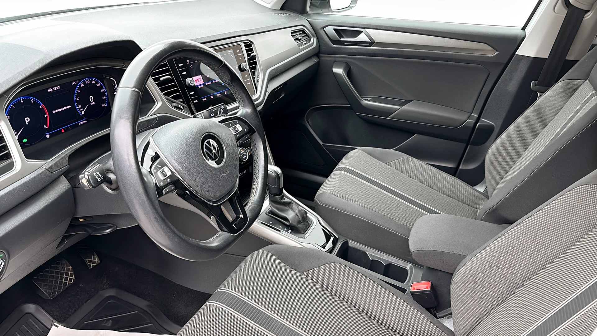 Volkswagen T-Roc DJJ33H