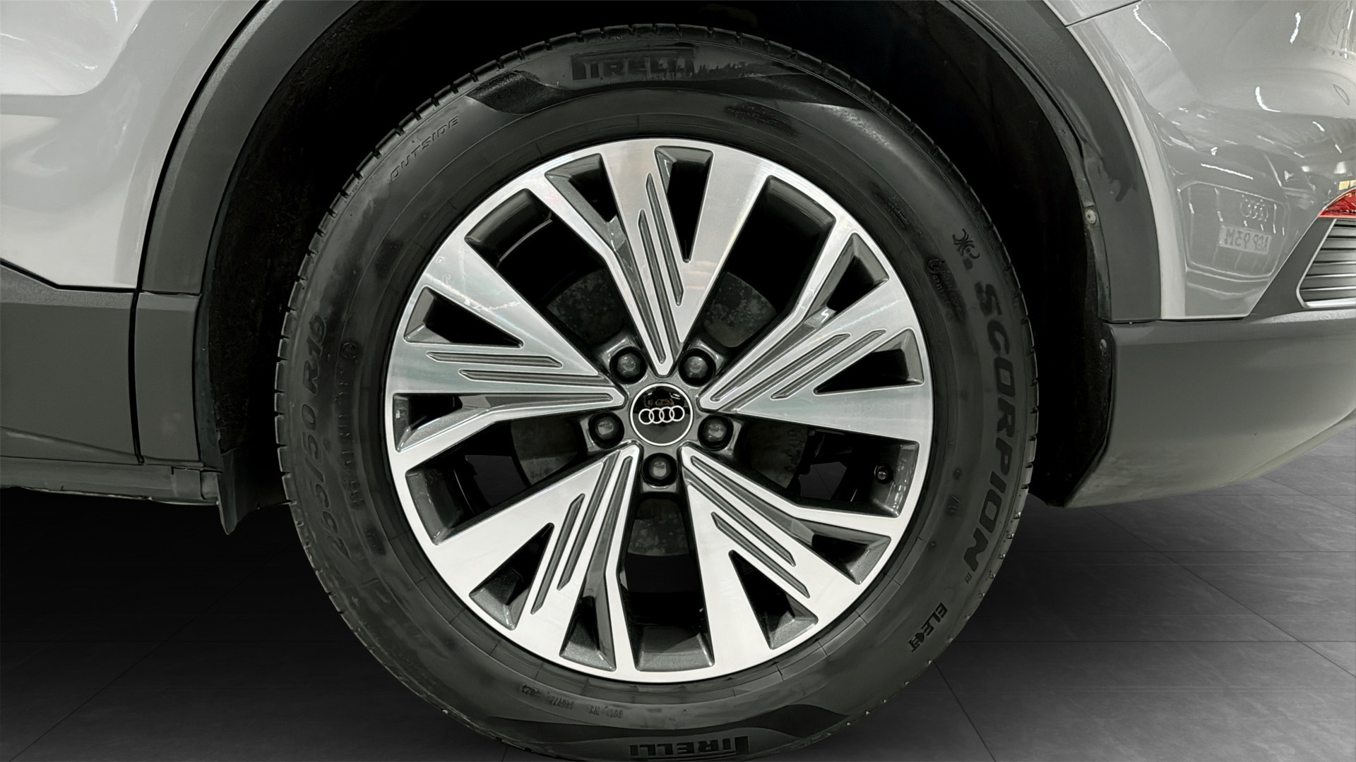 Audi Q4 e-tron DJL34F