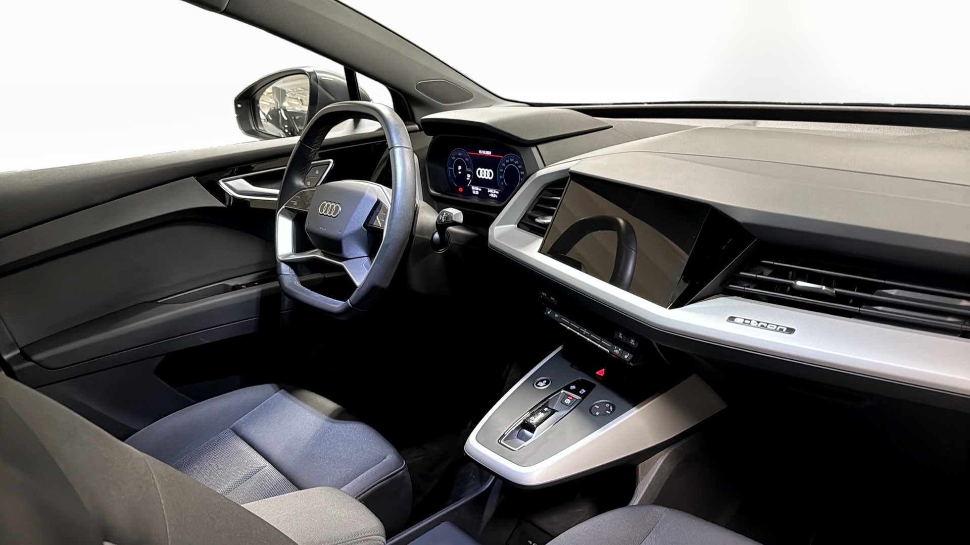 Audi Q4 e-tron DJL34F
