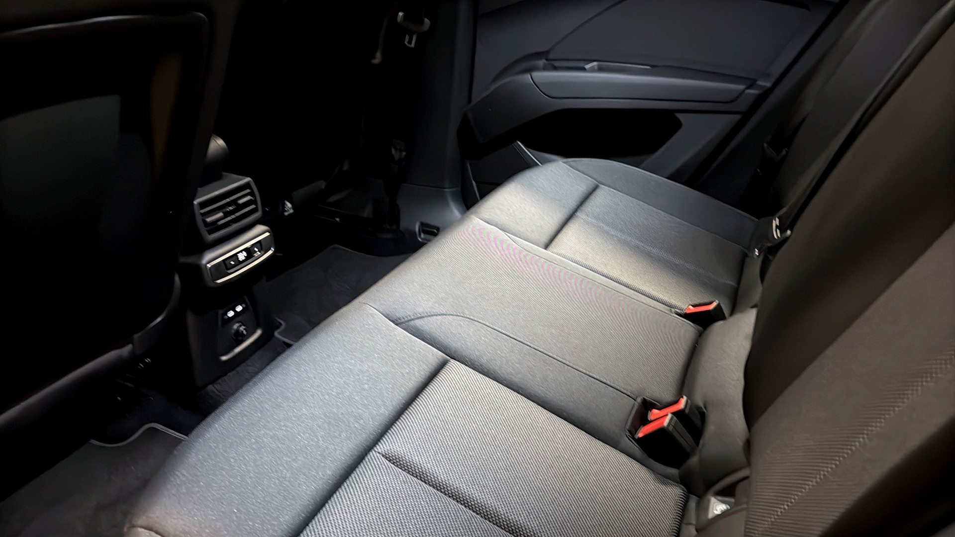 Audi Q4 e-tron DJL34F