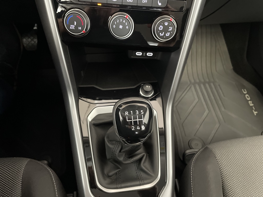 Volkswagen T-Roc DJN97T