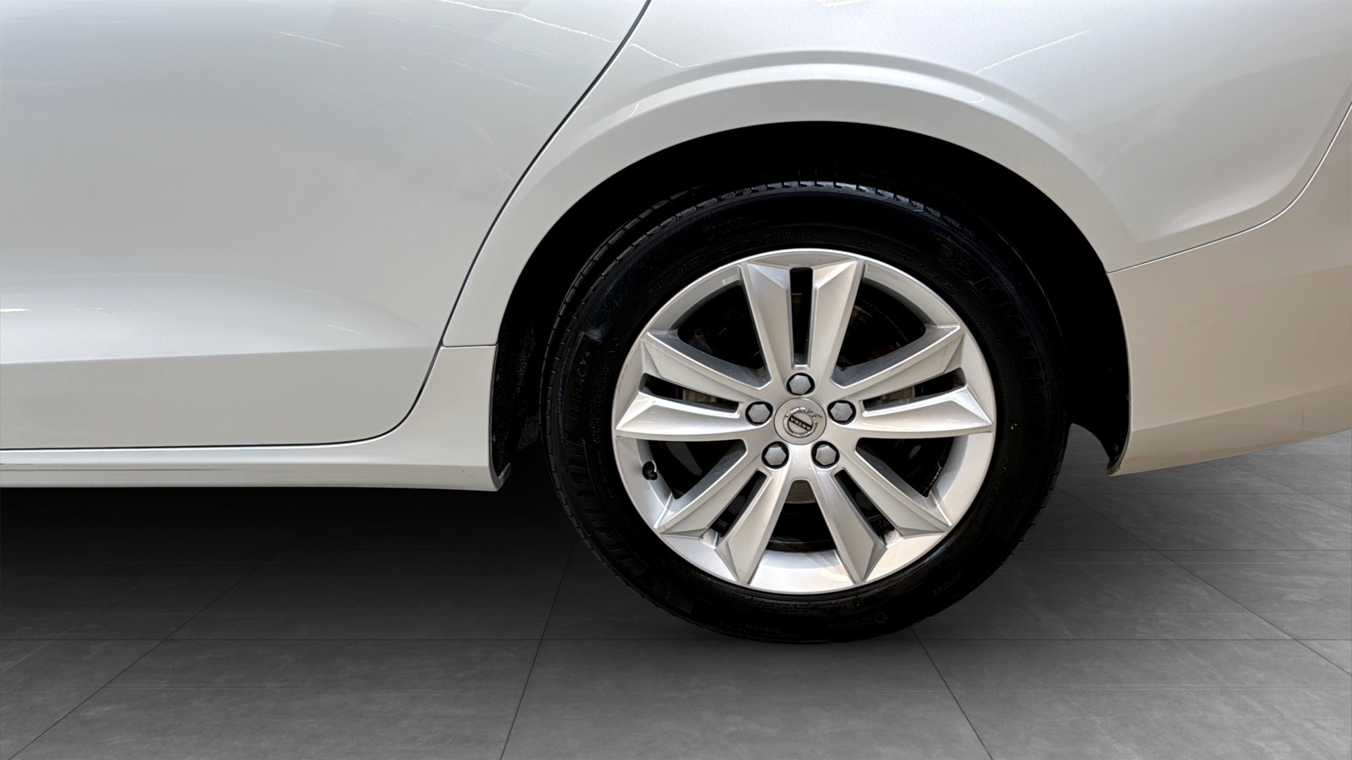 Volvo V60 DJS23A