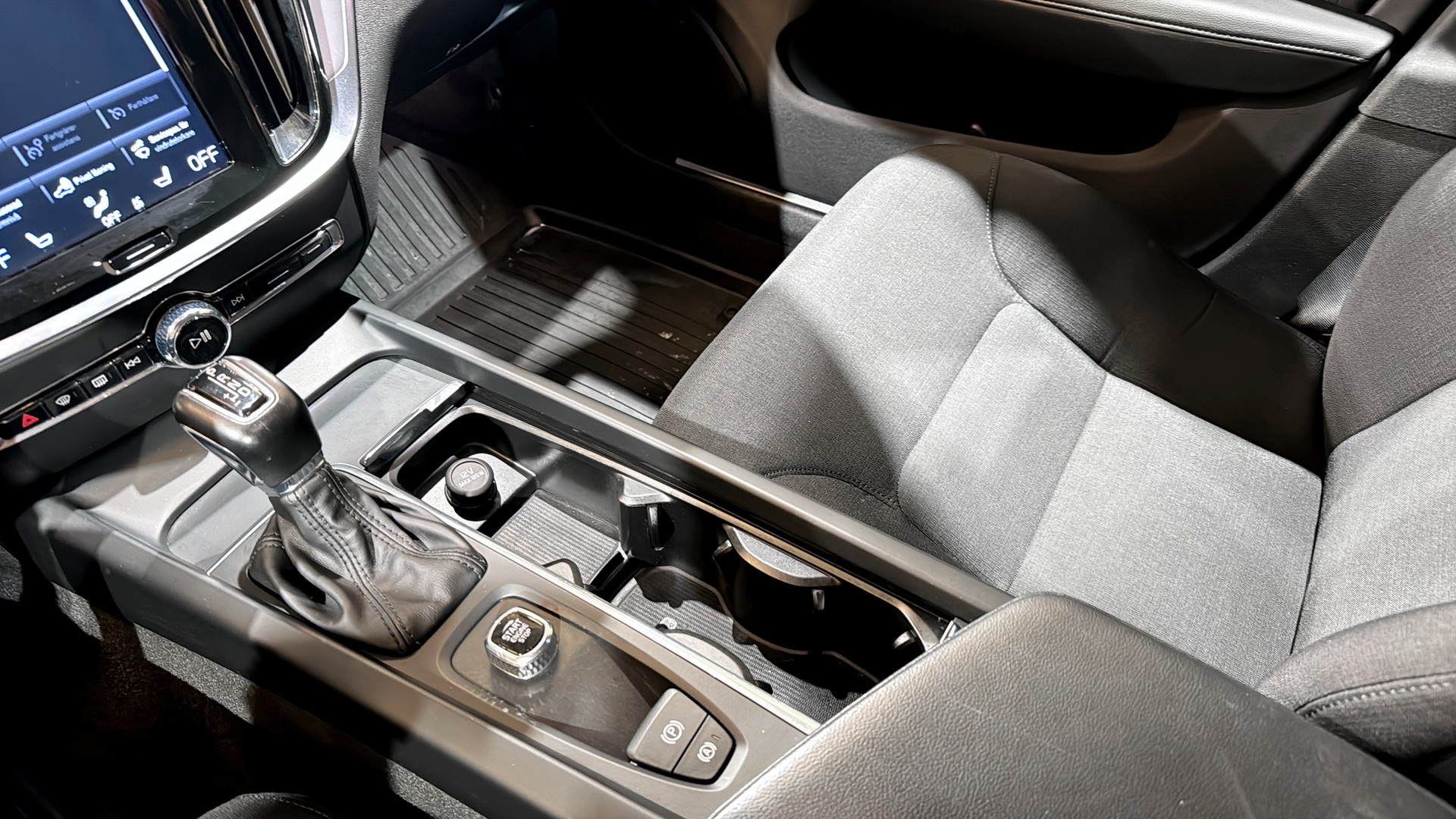 Volvo V60 DJS23A