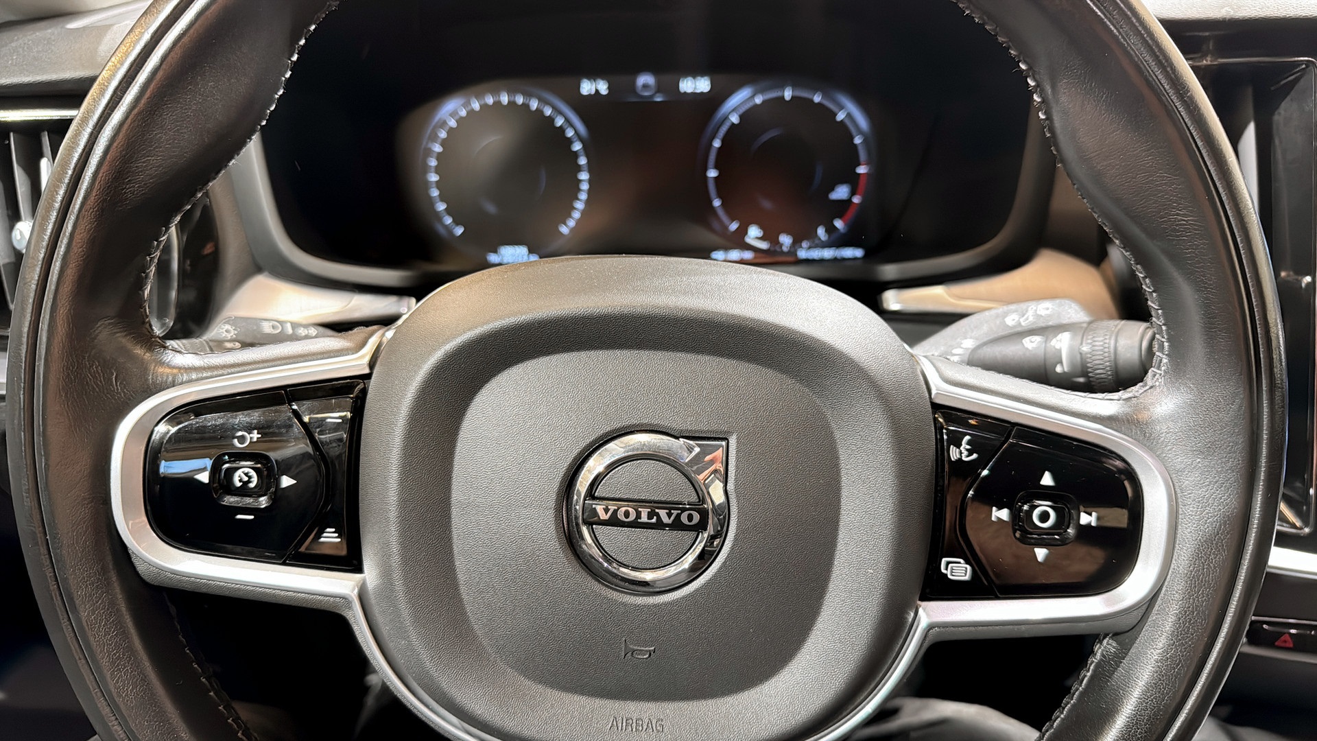 Volvo V60 DJS23A