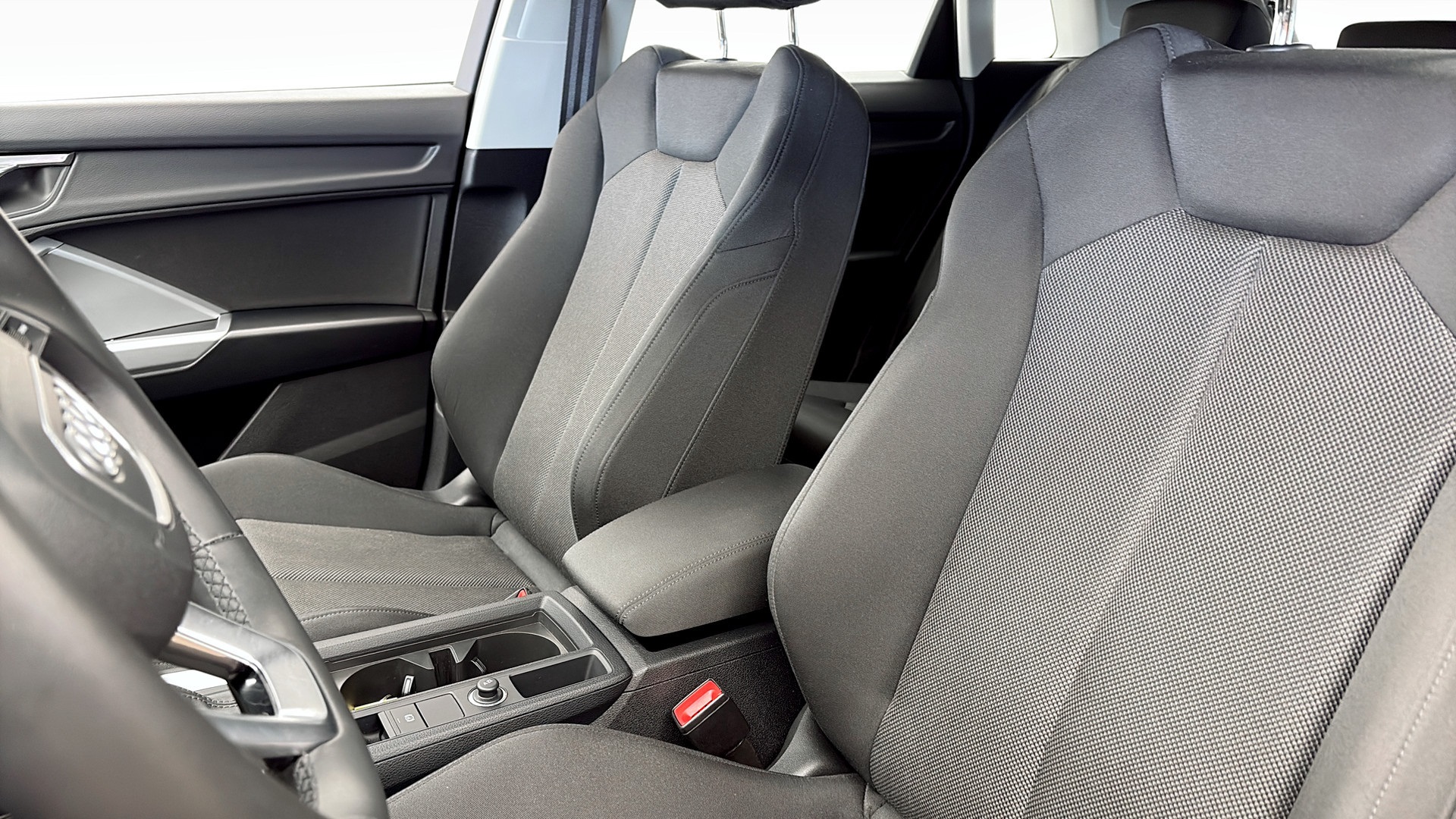 Audi Q3 DKM51J