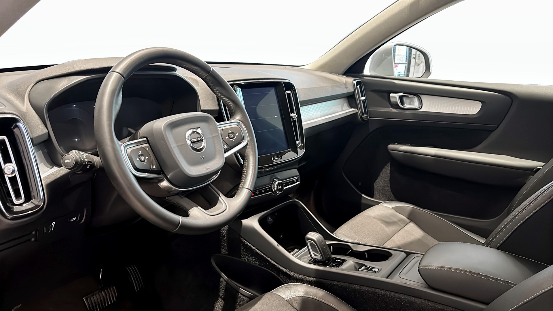 Volvo XC40 DLA64J