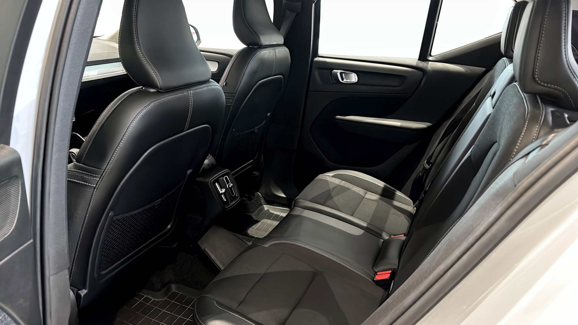 Volvo XC40 DLA64J