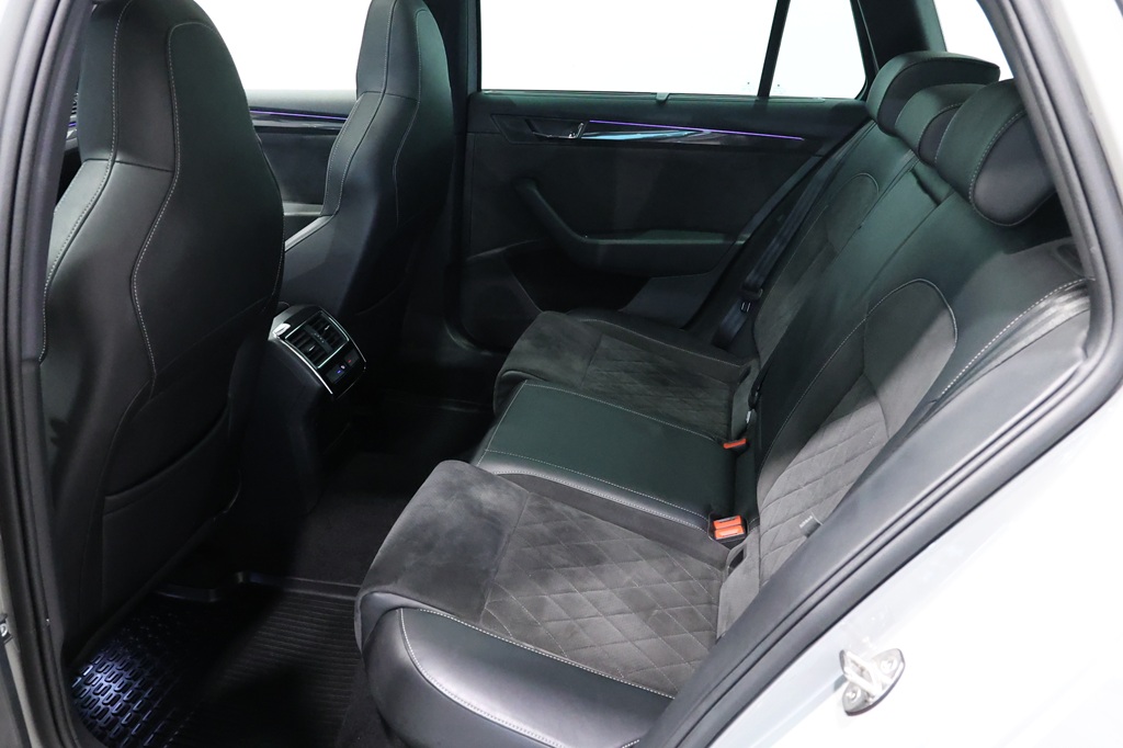 Skoda Superb Combi DLW368