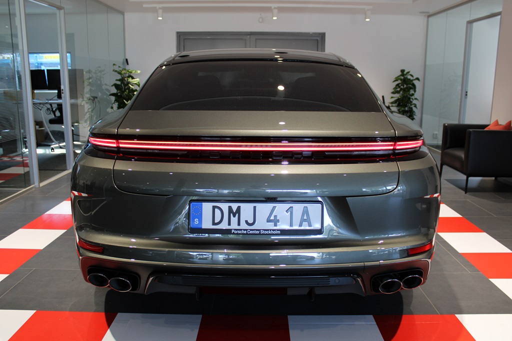Porsche Panamera DMJ41A