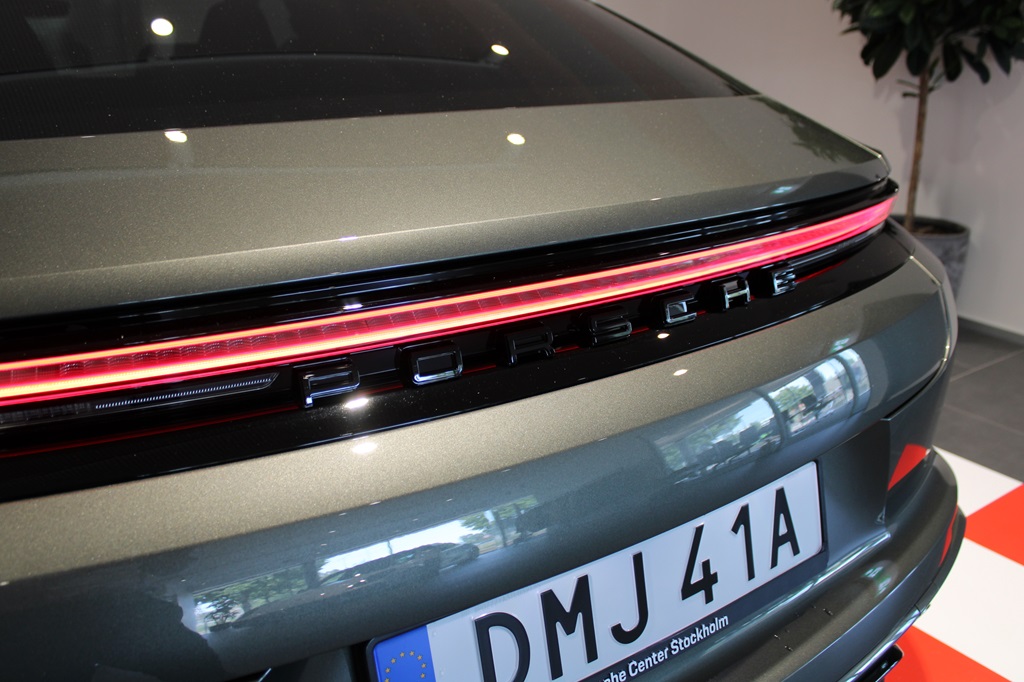 Porsche Panamera DMJ41A