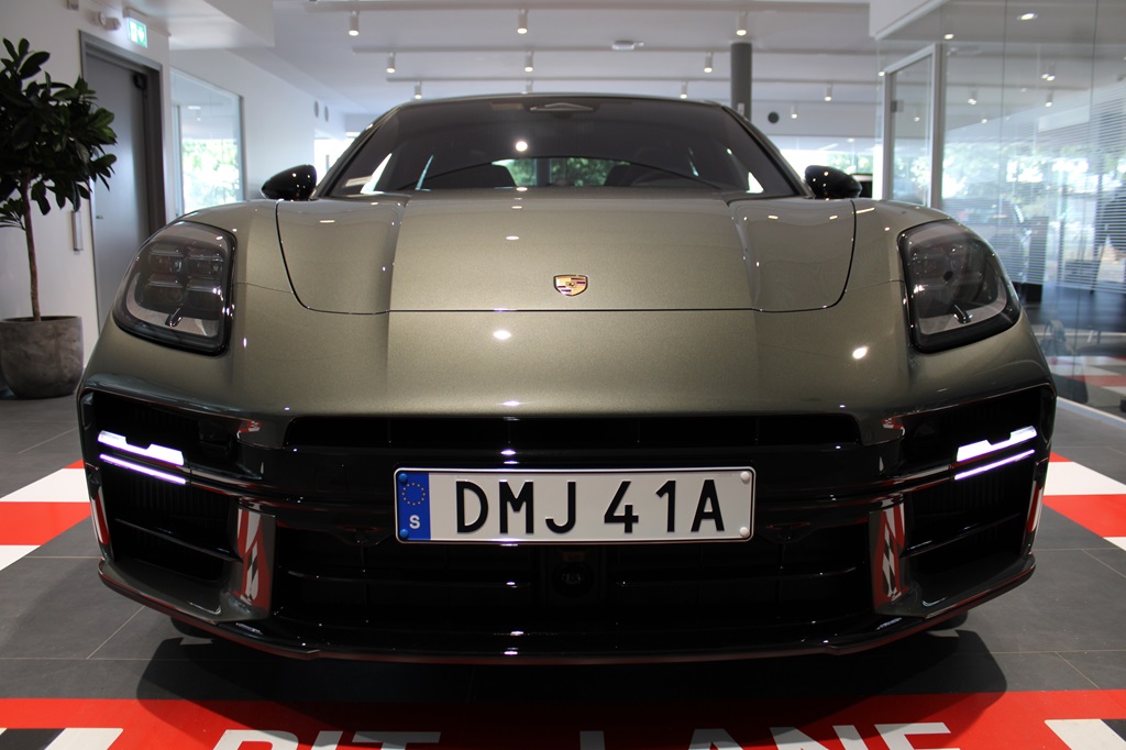 Porsche Panamera DMJ41A