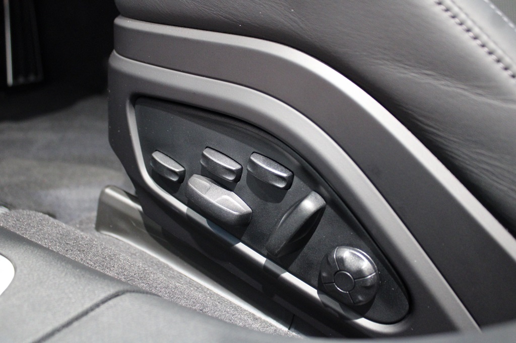 Porsche Panamera DMJ41A